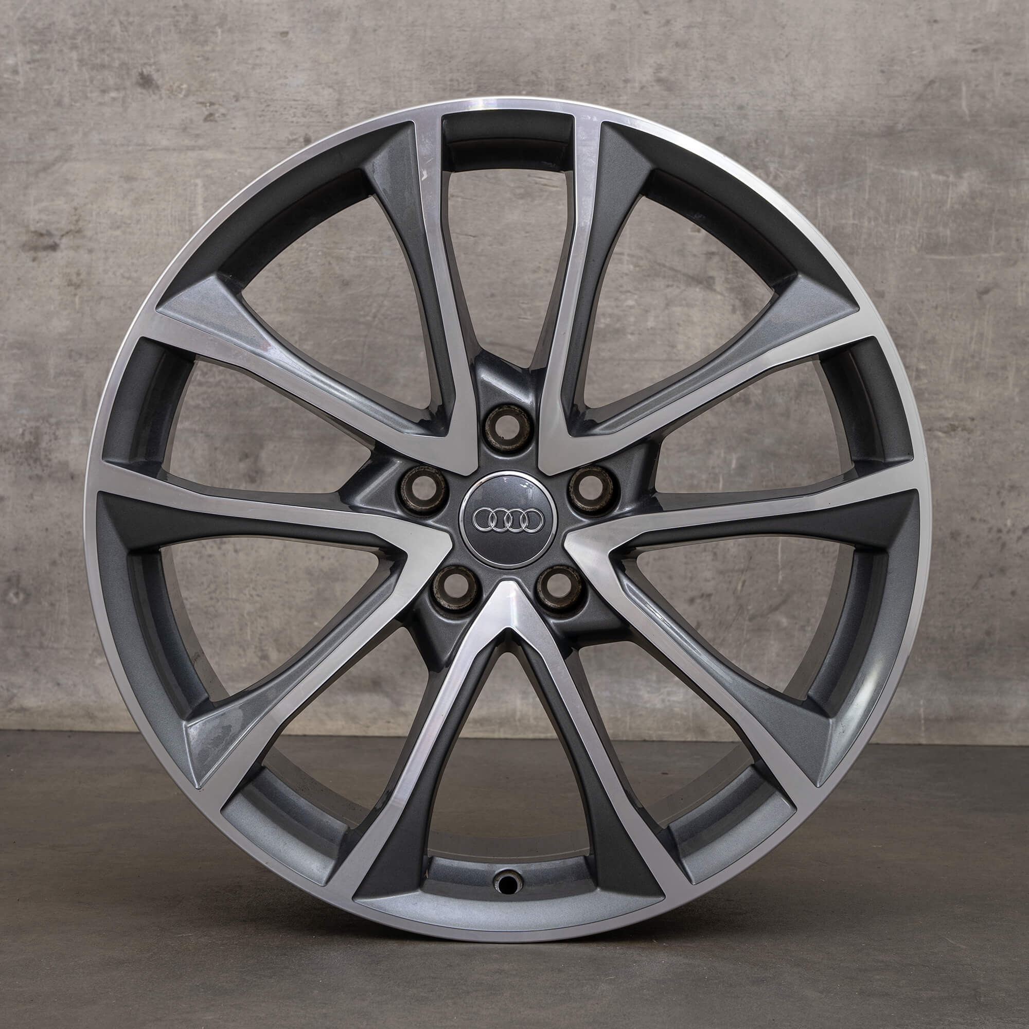 Originele Audi A4 S4 velgen 19 inch B9 8W 8W0601025BF antraciet hoogglans gepolijst
