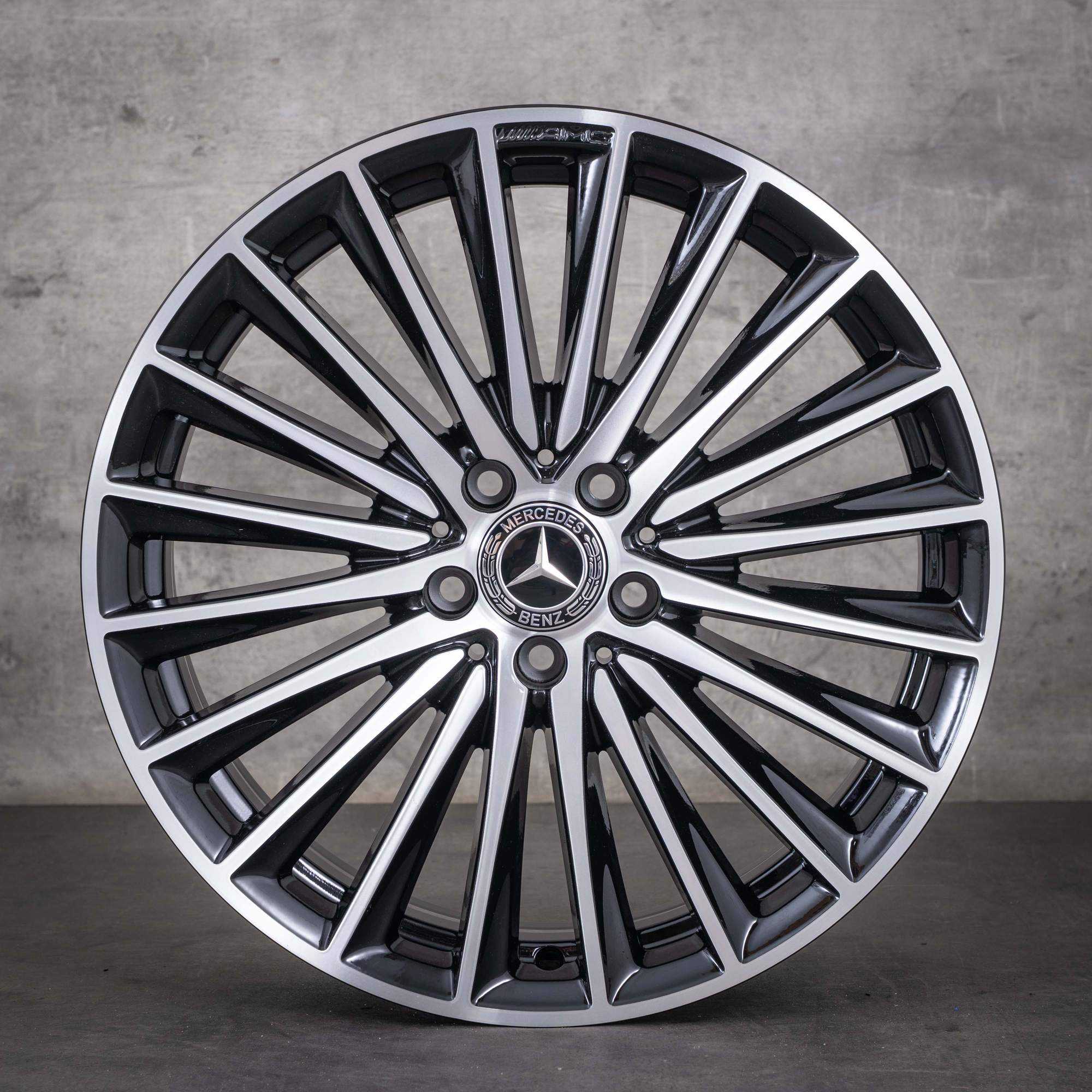 Originalfälgar till Mercedes-Benz C-Klass AMG 19 tum W206 S206 A2064011900 A2064012000 svarta frontpolerade
