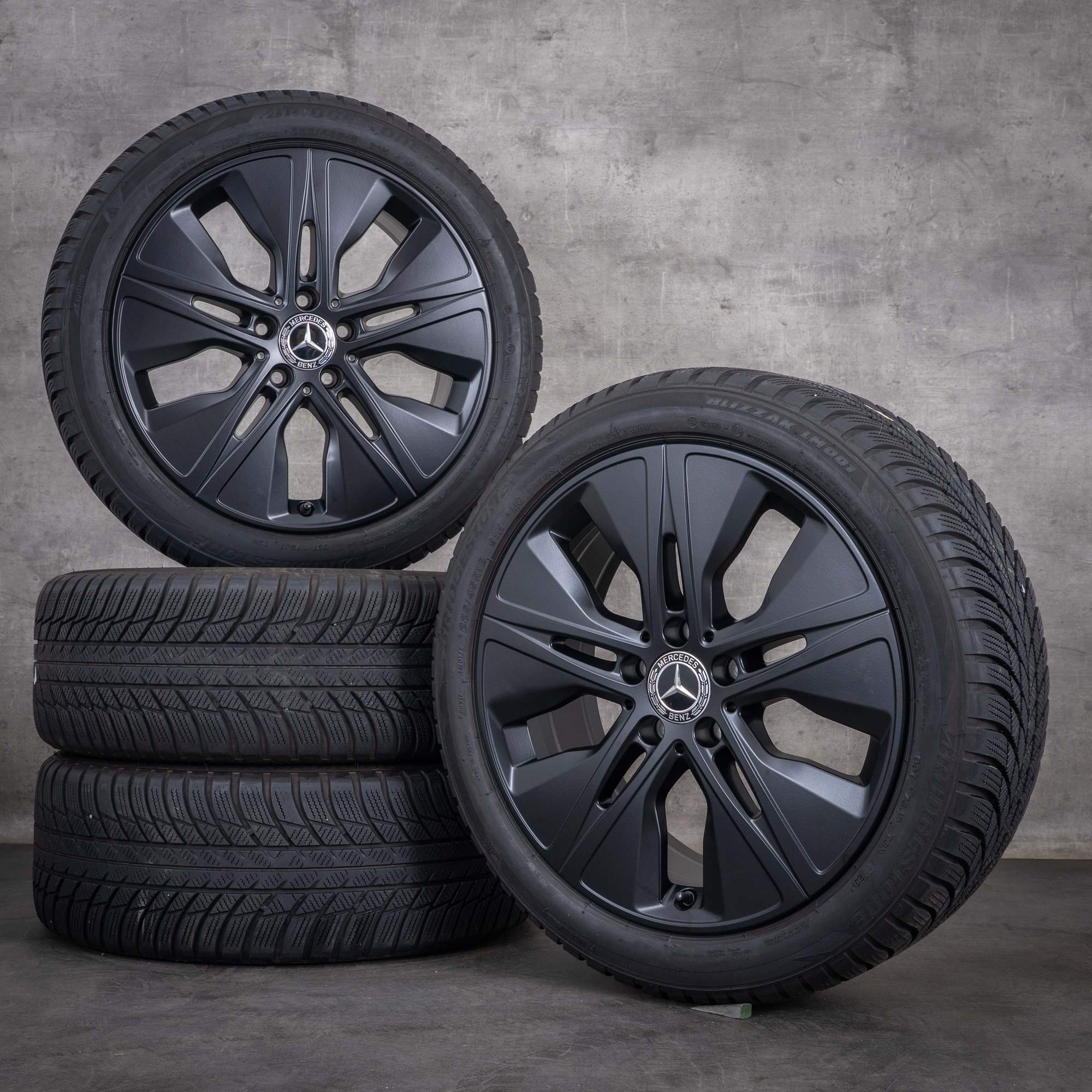 Originele Mercedes-Benz A-Klasse B-Klasse CLA winterbanden op velg 18 inch W177 V177 W247 C118 X118 velgen A1774010500 matzwart