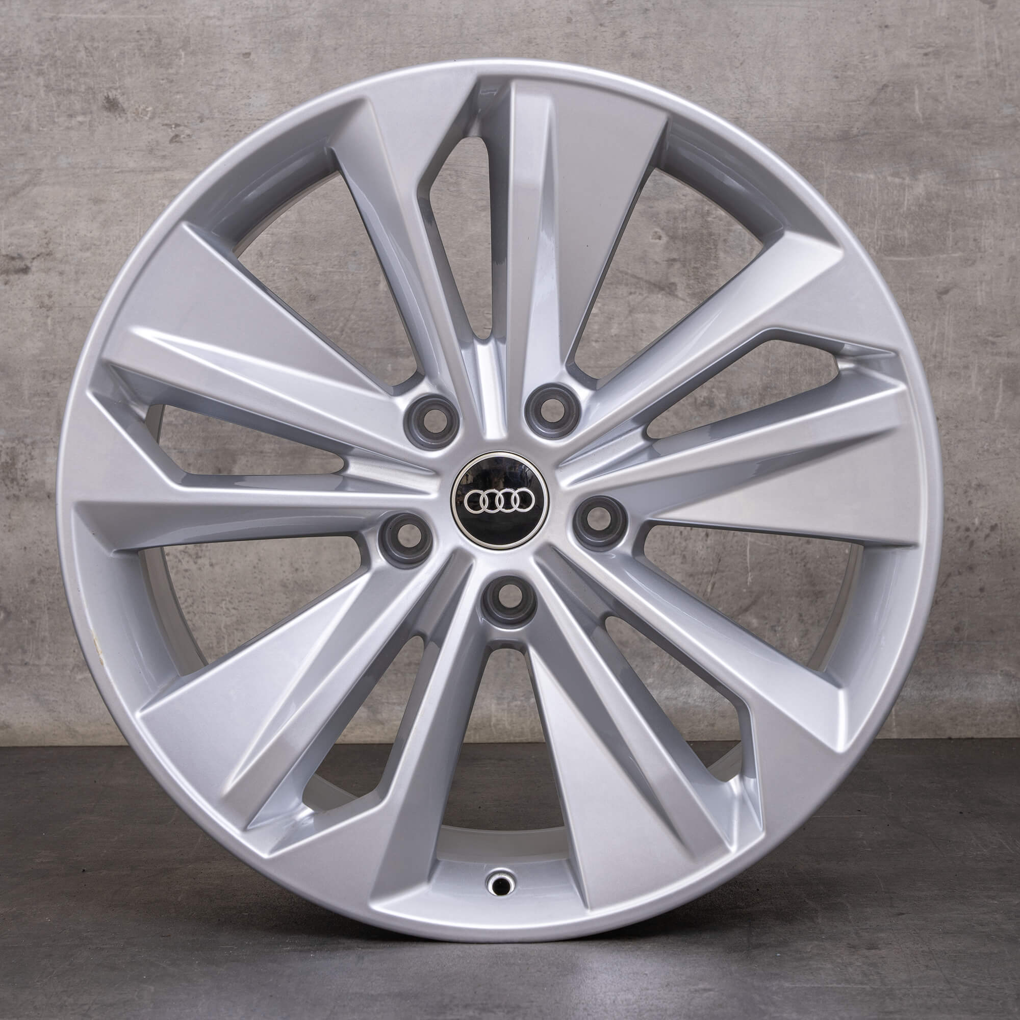 Original Audi Q6 SQ6 e-tron Felgen 20 Zoll GF 85H601025BP 85H601025BQ Flax silber glanz NEU