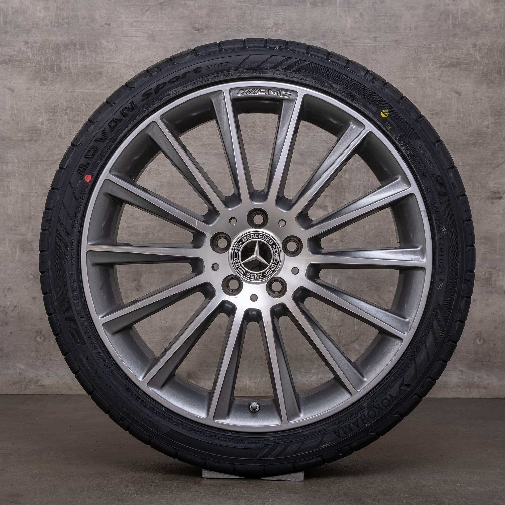 Genuine AMG Mercedes Benz Classe C cerchi 19 pollici W205 S205 C205 A205 pneumatici estivi A2054011300 A2054016600 himalaya grigio lucido tornito