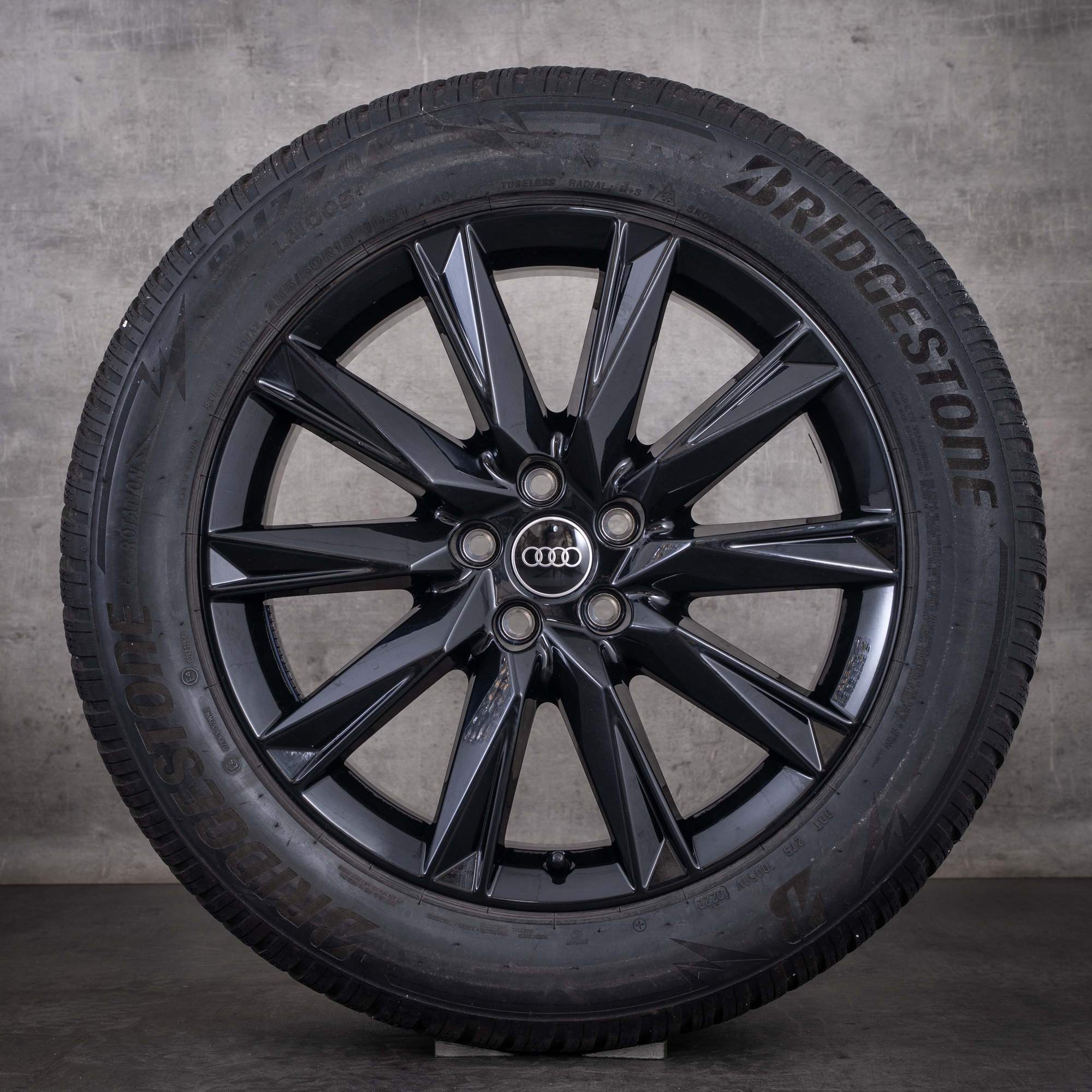 Oryginalne koła zimowe do Audi e-tron Q4 Sportback 19-calowe felgi Lamina 89A071499 czarne z połyskiem