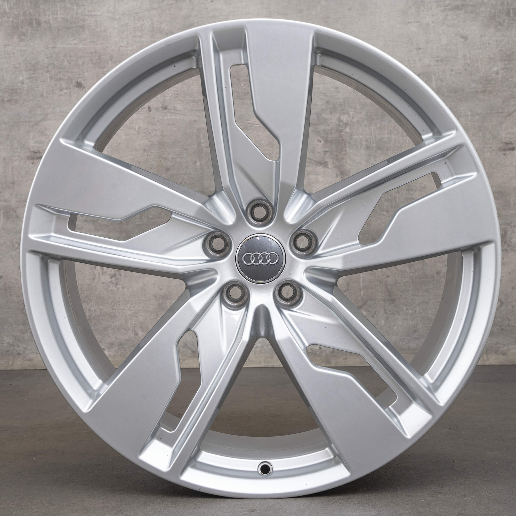 Audi Q7 SQ7 4M 21 palcové ráfky 4M0601025K stříbrná 9,5x21 ET31