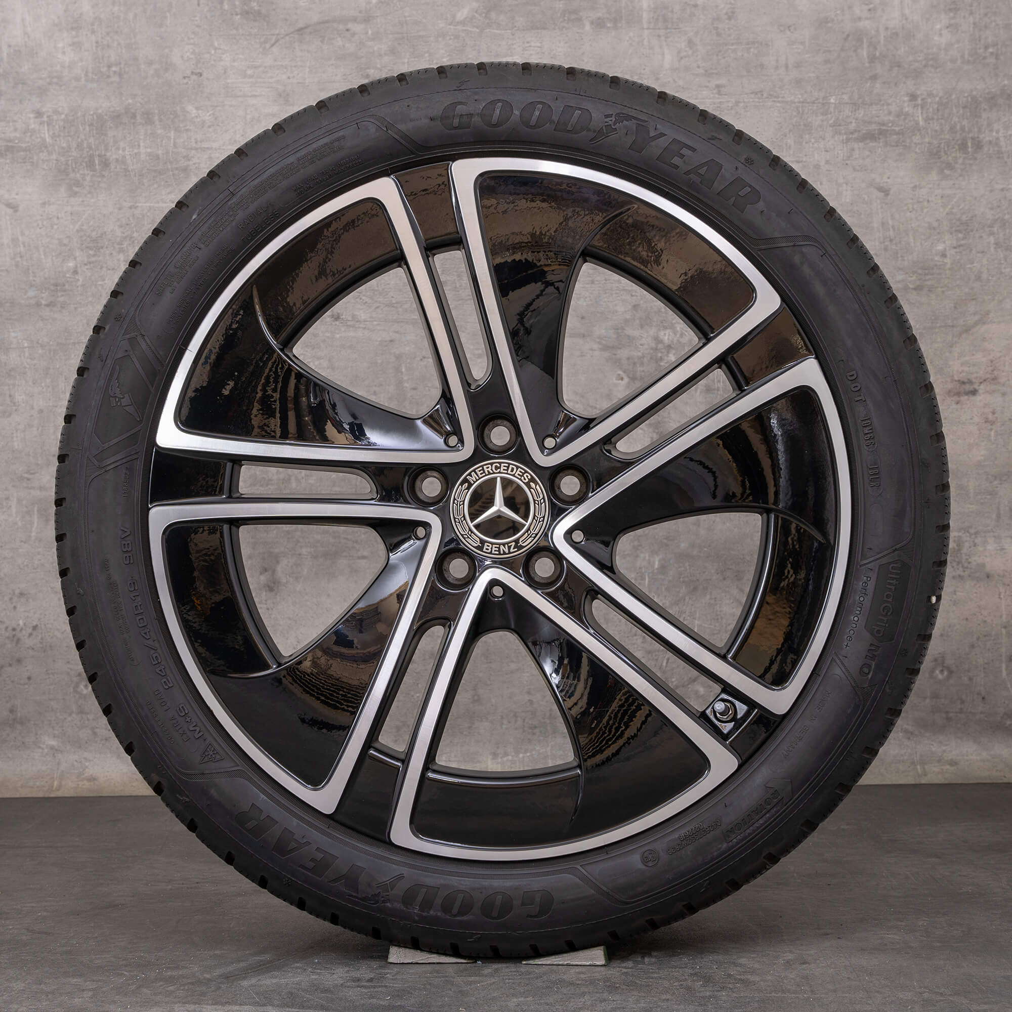 Oryginalał Mercedes Benz CLE koła zimowe 19 cali C236 Felgi A2364014100 czarne polerowane toczone