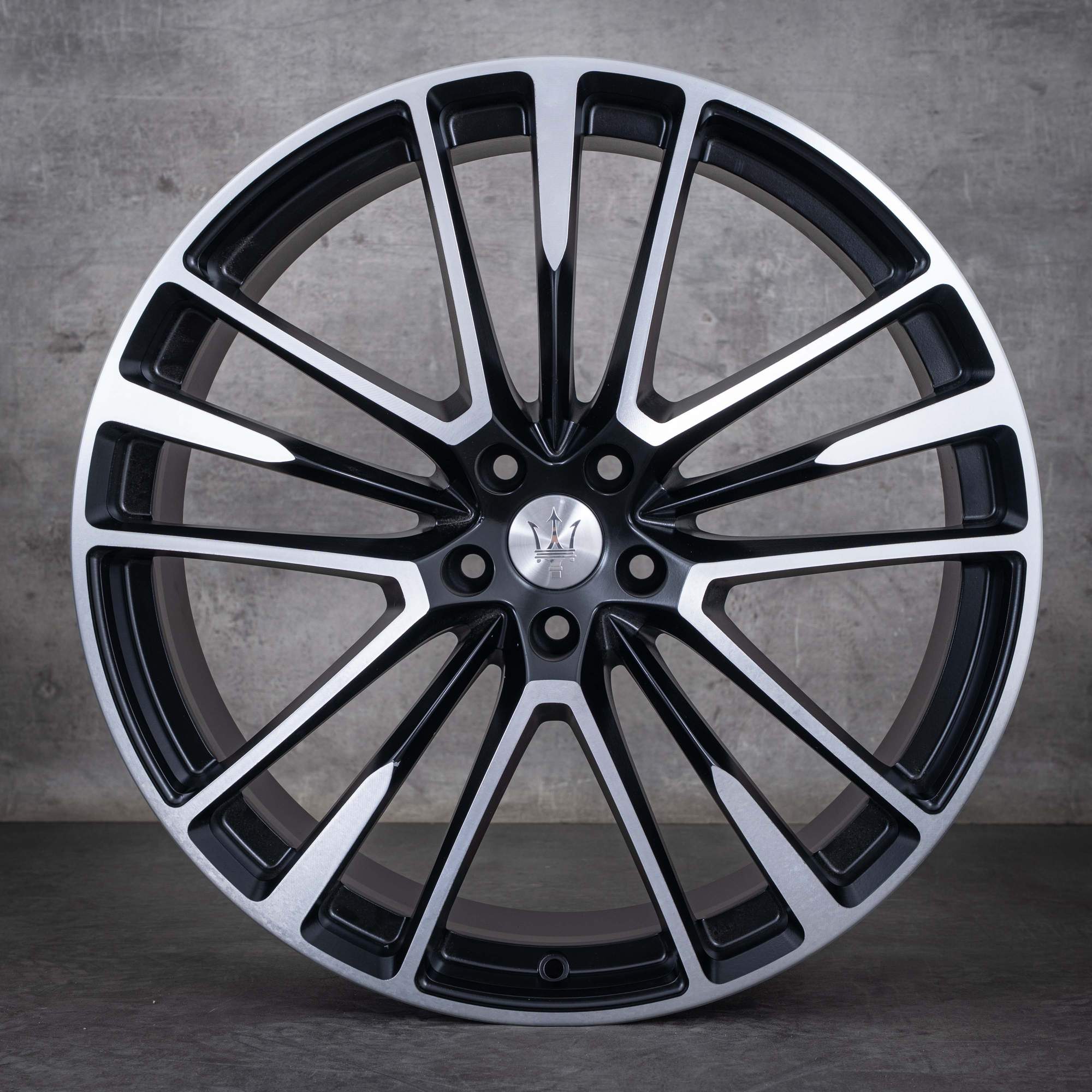 Oryginalne felgi Maserati Levante 22 cale Trofeo 670138135 670138127 czarny mat polerowany