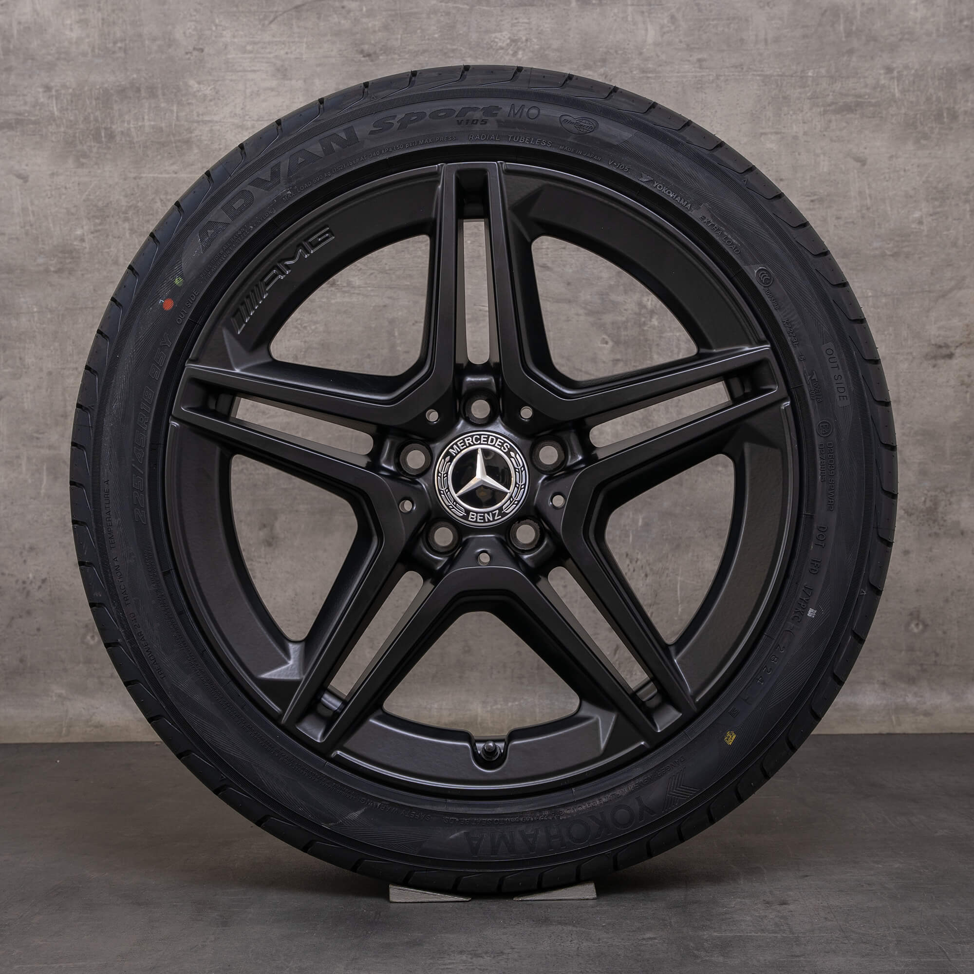 Autentico Mercedes Benz Classe C AMG cerchi 18 pollici W205 S205 C205 A205 pneumatici estivi A2054019500 A2054019600 nero opaco