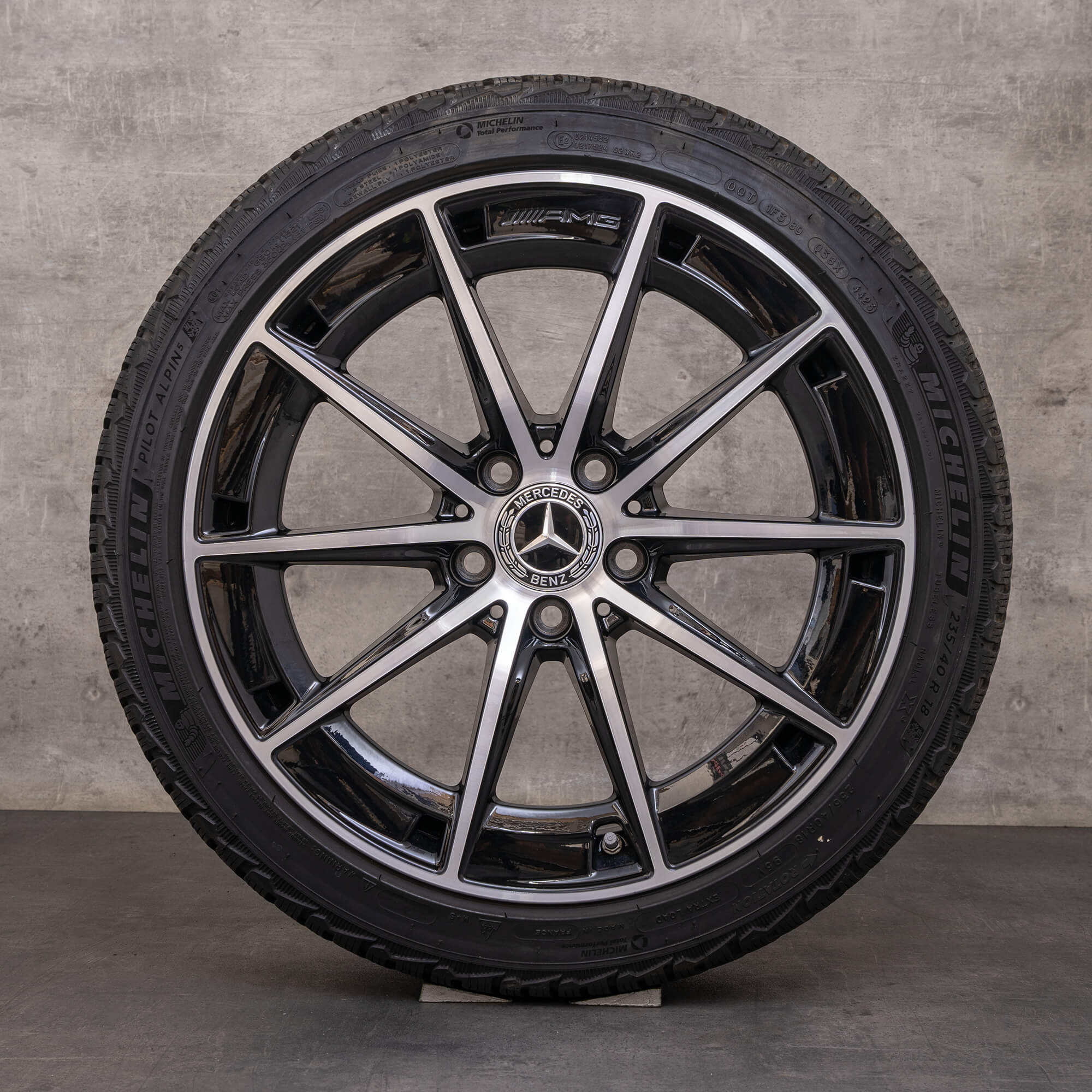 Alkuperäiset Mercedes Benz CLA 35 AMG talvirenkaat 18 tuuman C118 vanteet A1184010500 musta kiillotettu