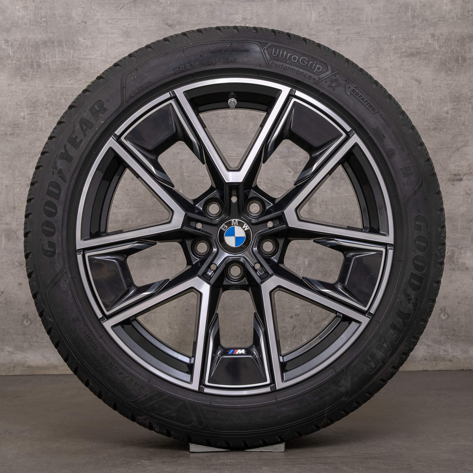 Original BMW 4-serie i4 vinterhjul 18-tommers G26 styling 858 M felger 8747286 svart blank snudd