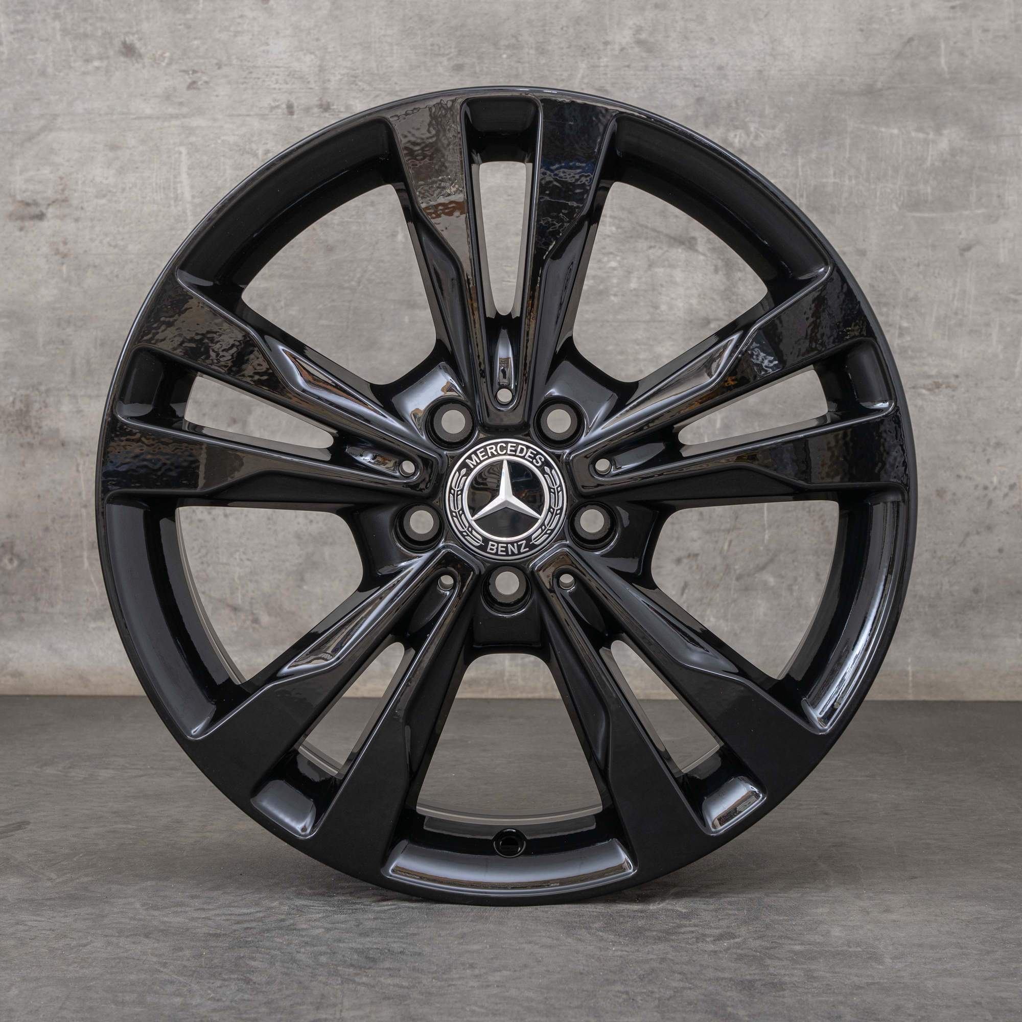 Alkuperäiset Mercedes-Benz C-sarjan 18 tuuman vanteet W205 S205 C205 A205 kesärenkaat A2054012802 kiiltävä musta