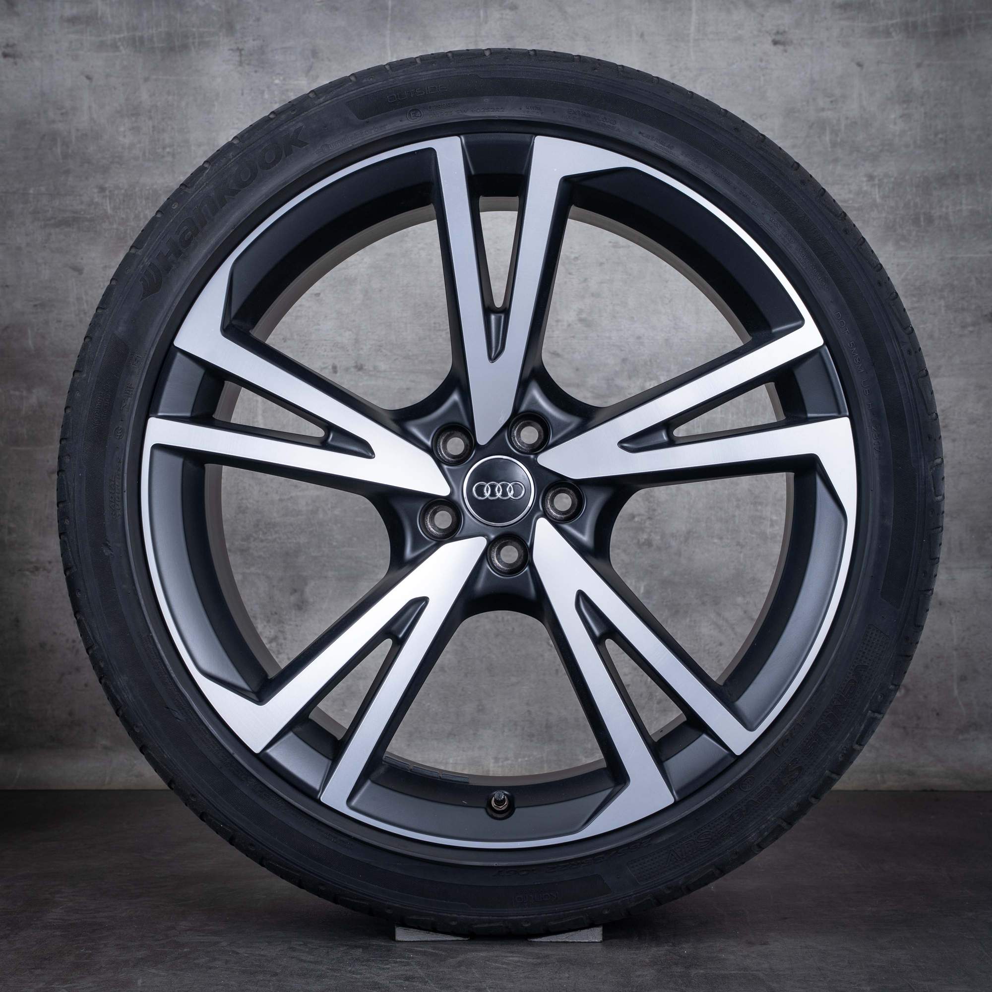 Oryginalne felgi Audi Q7 SQ7 22 cale 4M letnie koła Falx Design 4M0601025BT czarny mat Polerowane