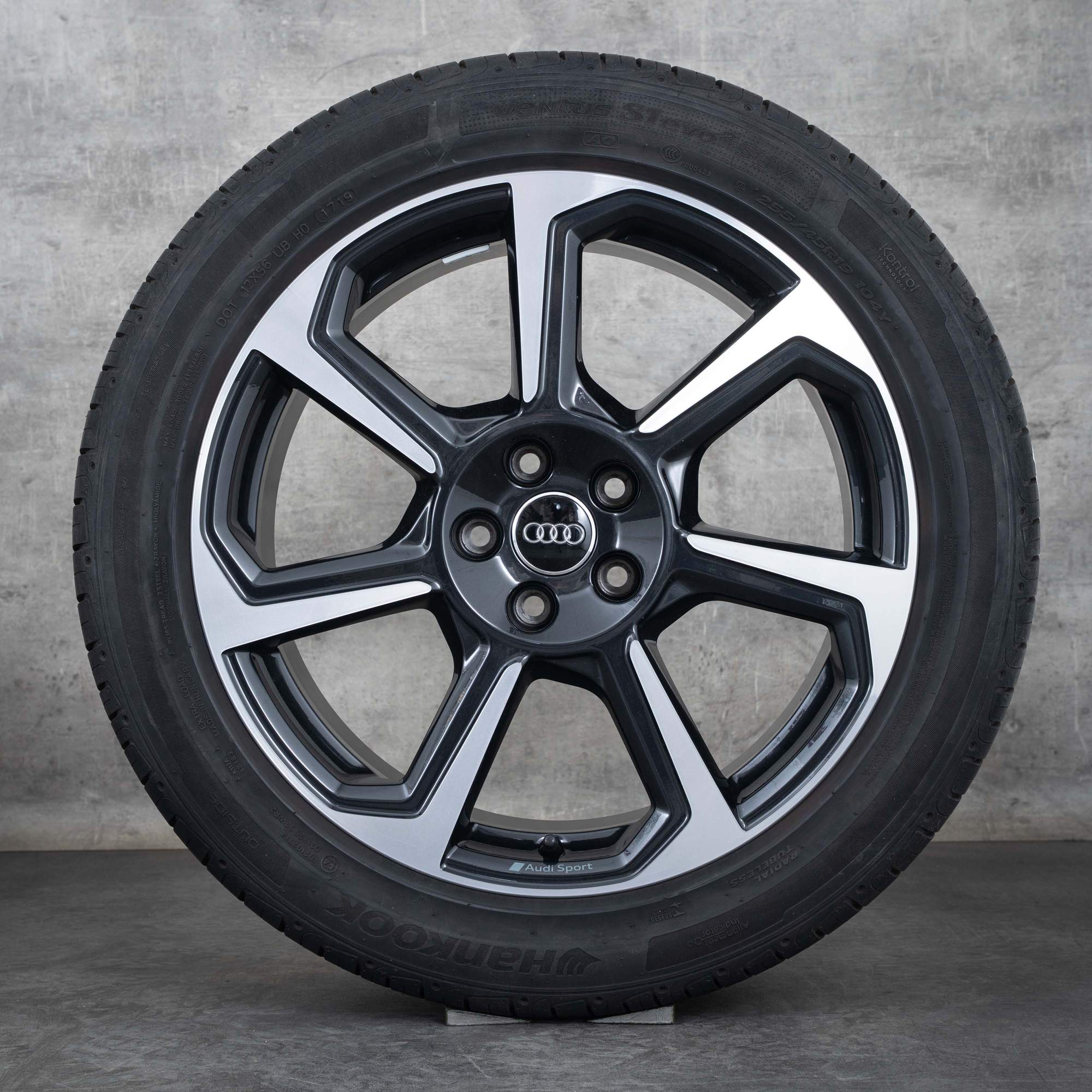 Alkuperäiset Audi Q3 vanteet 19 tuuman F3 kesäpyörät Rotor 83A601025D graniitti kiillotettu.