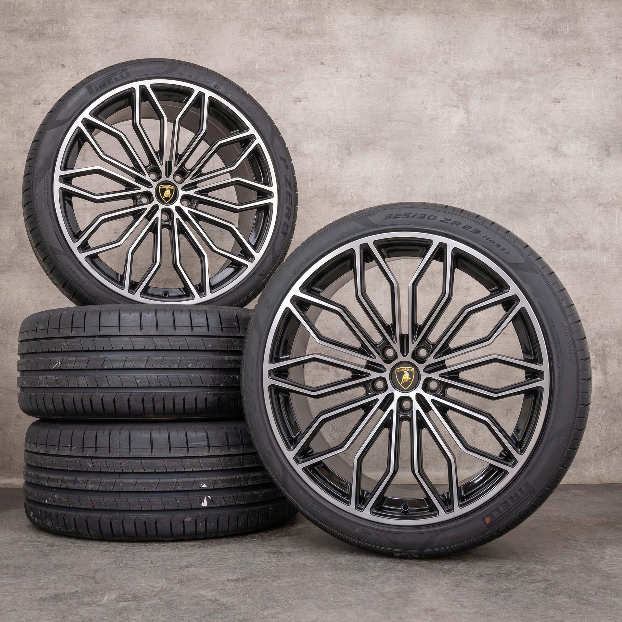 Originali Lamborghini Urus cerchi estivi da 23 pollici Galanthus 4ML601025CG 4ML601025CH neri lucidati frontalmente NUOVO
