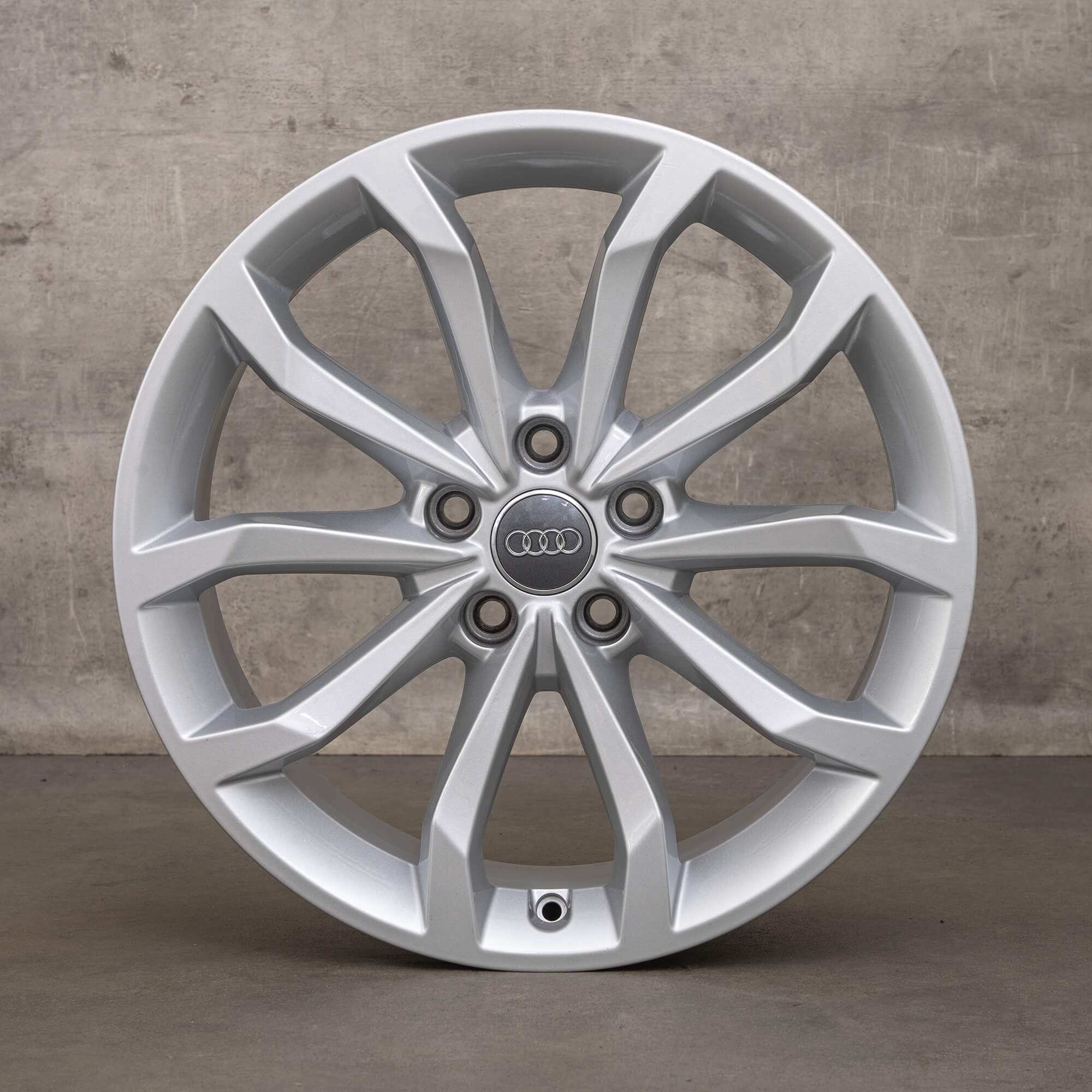 Jantes d'origine Audi A4 S4 18 pouces 8W B9 8W0601025H argenté