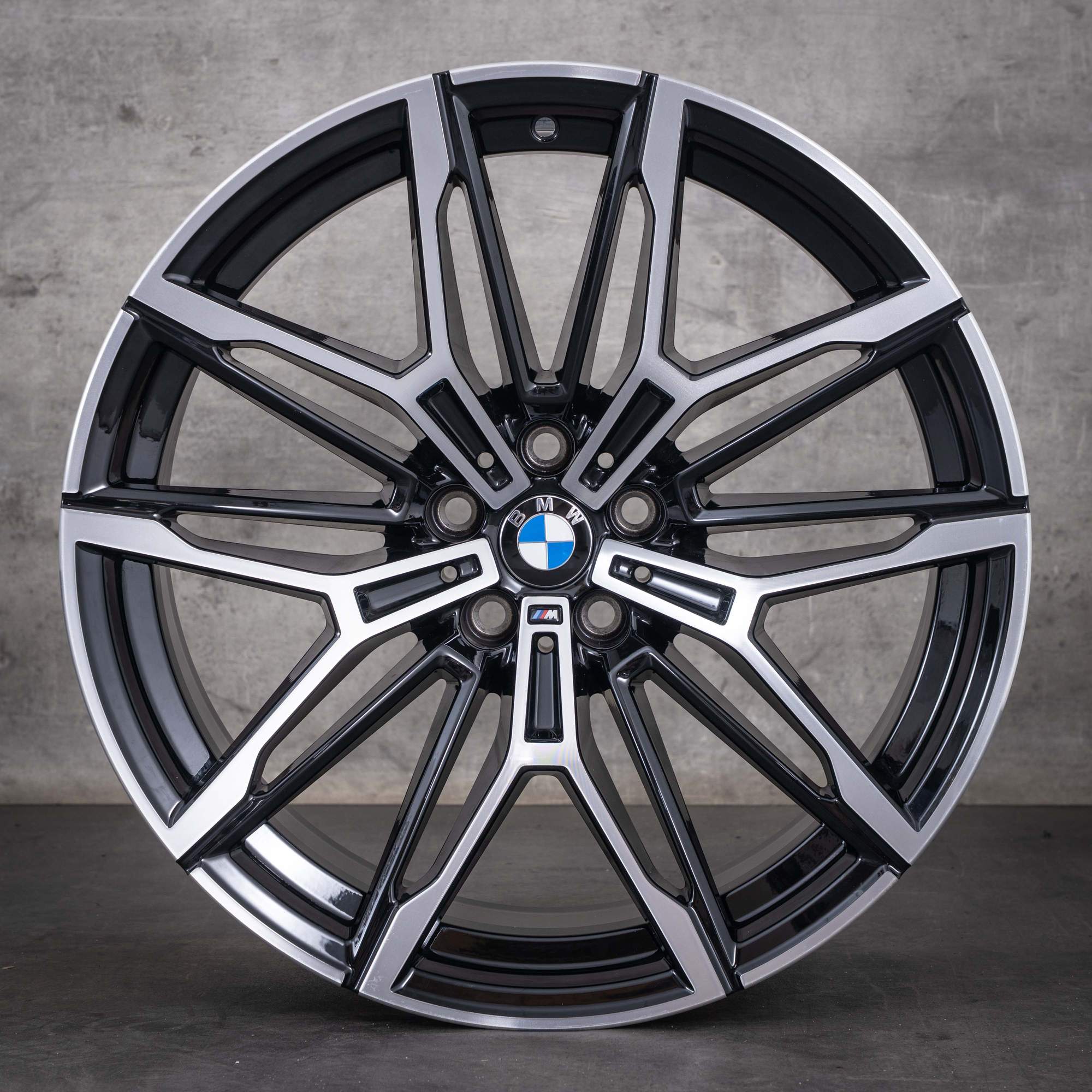 Oryginalne koła zimowe BMW M2 M3 M4 19 20 cali G87 G80 G81 G82 G83 felgi stylizowane 930 M nr kat 7882869 7882870 czarne z efektem diamond cut NOWE