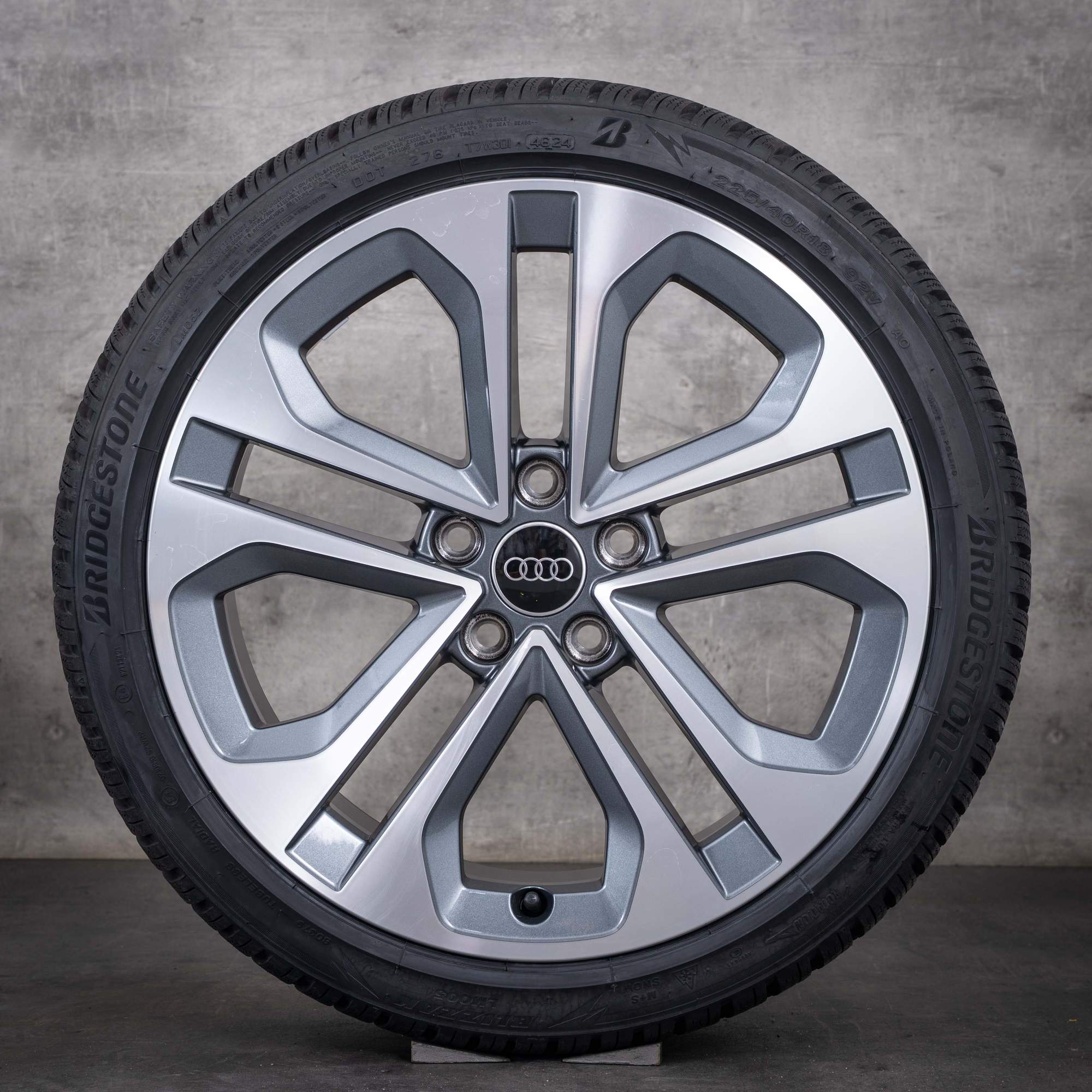 Original Audi A3 S3 Winterräder 18 Zoll 8Y Felgen 8Y0601025CE anthrazit glanzgedreht