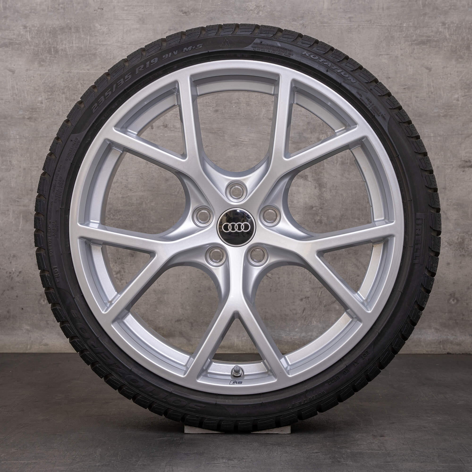 Original zimní pneu s disky Audi RS3 19" 8Y ráfky na auto 8Y0601025BT 8Y0601025BQ stříbrné lesklé