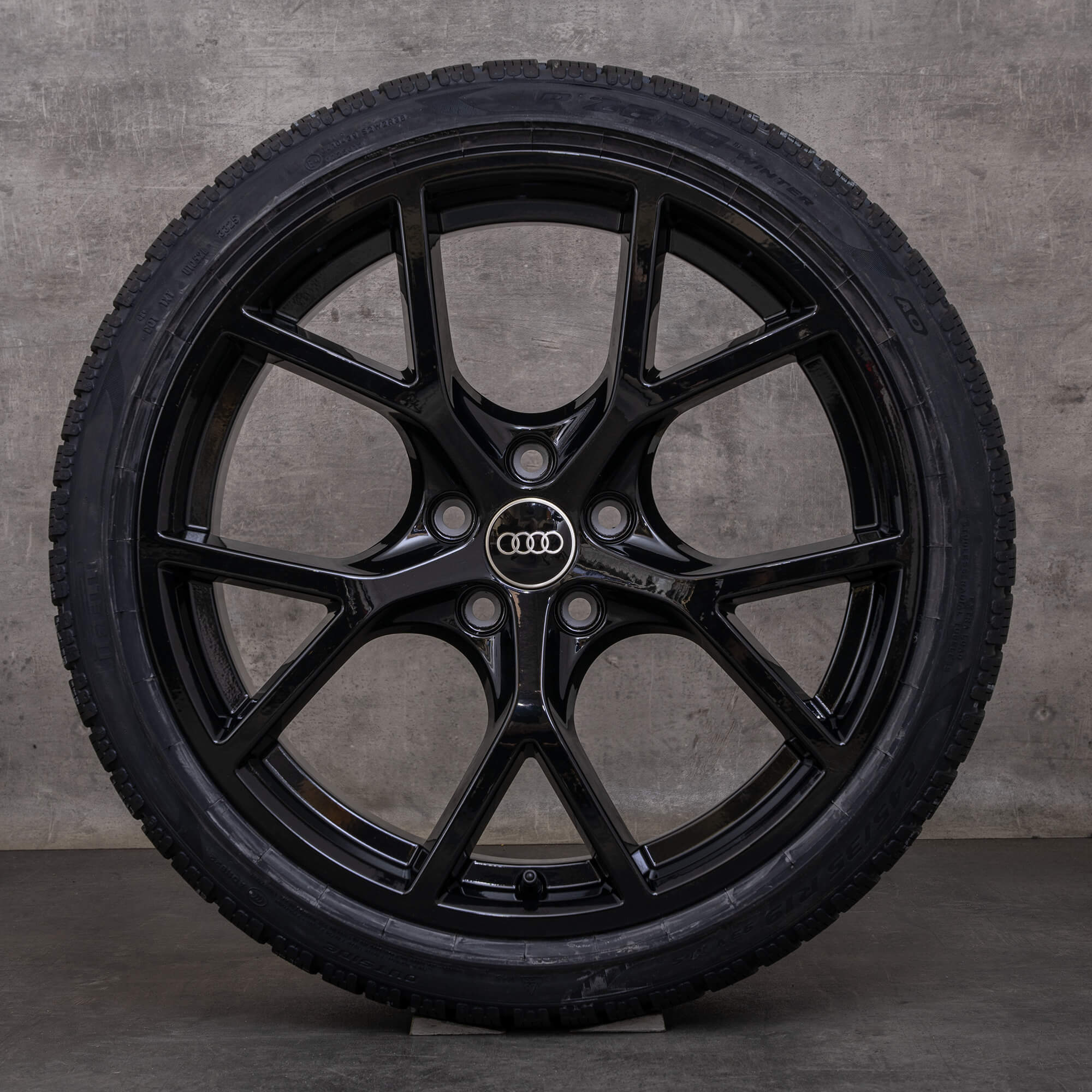 Original zimní pneu s disky Audi RS3 19" 8Y RS ráfky na auto 8Y0601025BP 8Y0601025BQ černé lesklé