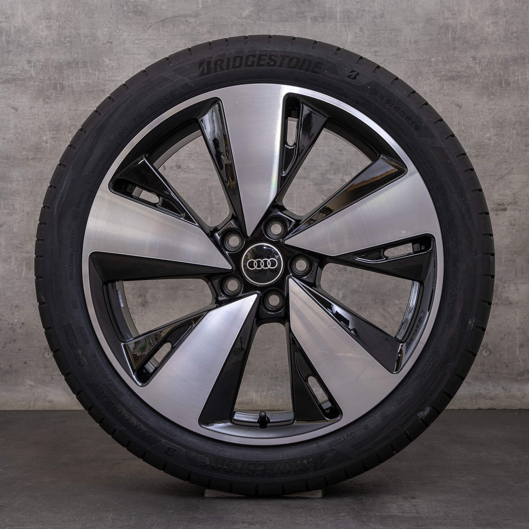 Oryginalne felgi Audi A5 S5 19 cali B10 letnie koła 8B3601025AR czarne polerowane toczone