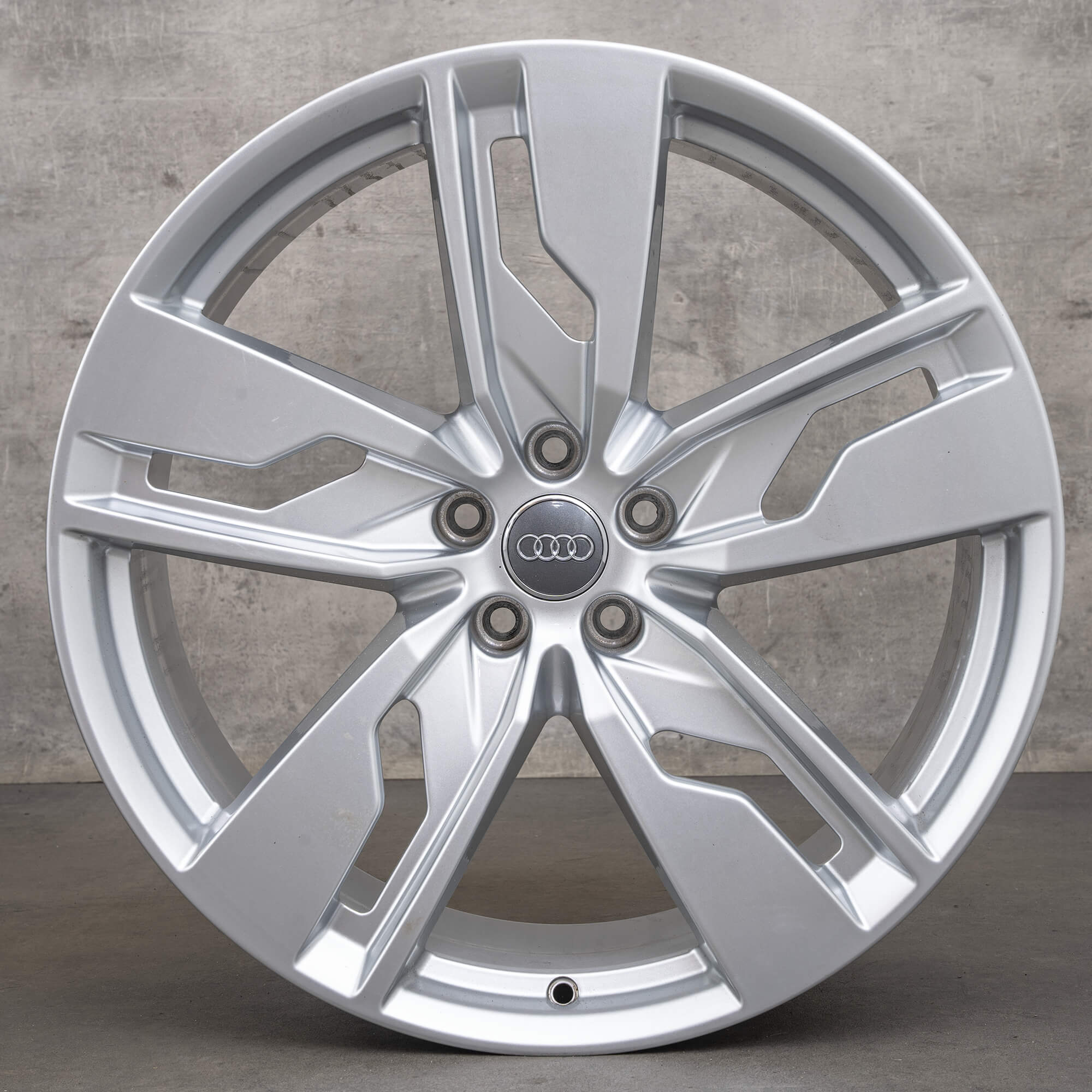 Audi Q7 SQ7 4M 21 palcové ráfky 4M0601025K stříbrná 9,5x21 ET31