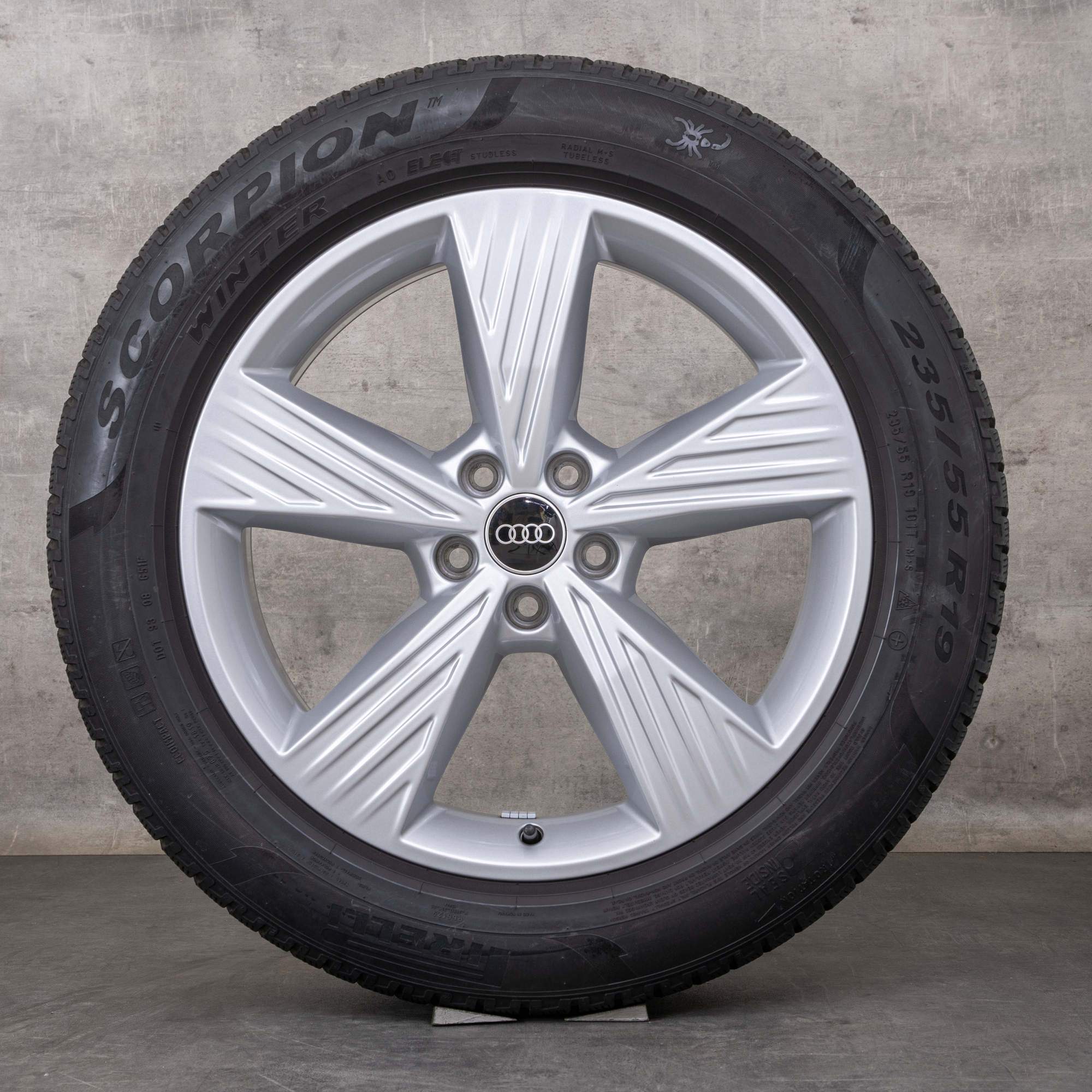 Alkuperäiset Audi Q4 e-tron talvirenkaat 19 tuuman FZ Sportback vanteet 89A601025B hopea