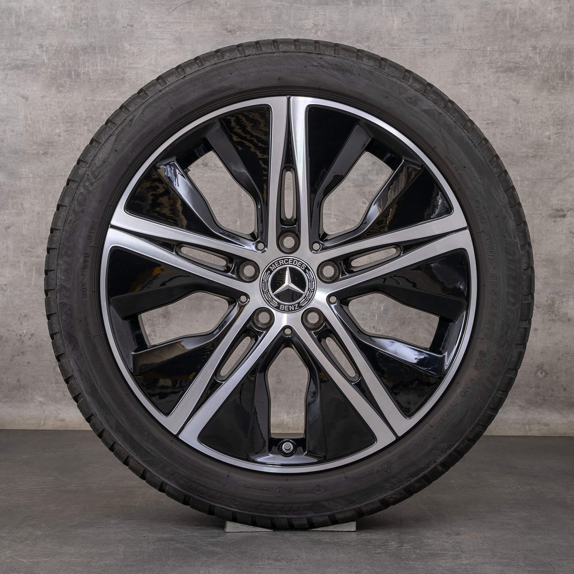 Alkuperäiset Mercedes Benz A B-sarja CLA talvirenkaat 18 tuuman W177 V177 W247 C118 X118 vanteet A1774010500 musta kiillotettu