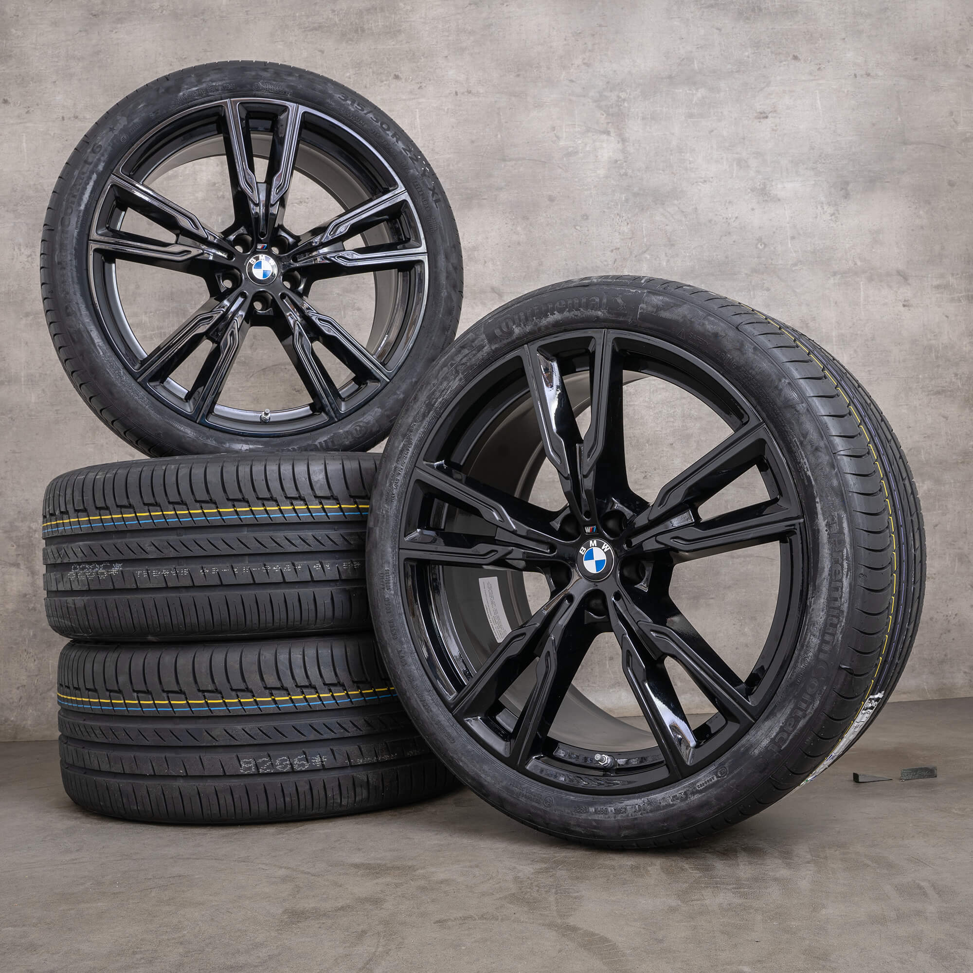 Oryginalne felgi BMW X5 X6 22 cale G05 G06 – koła letnie, stylizacja 747 M 8072002 8072003, czarne z połyskiem