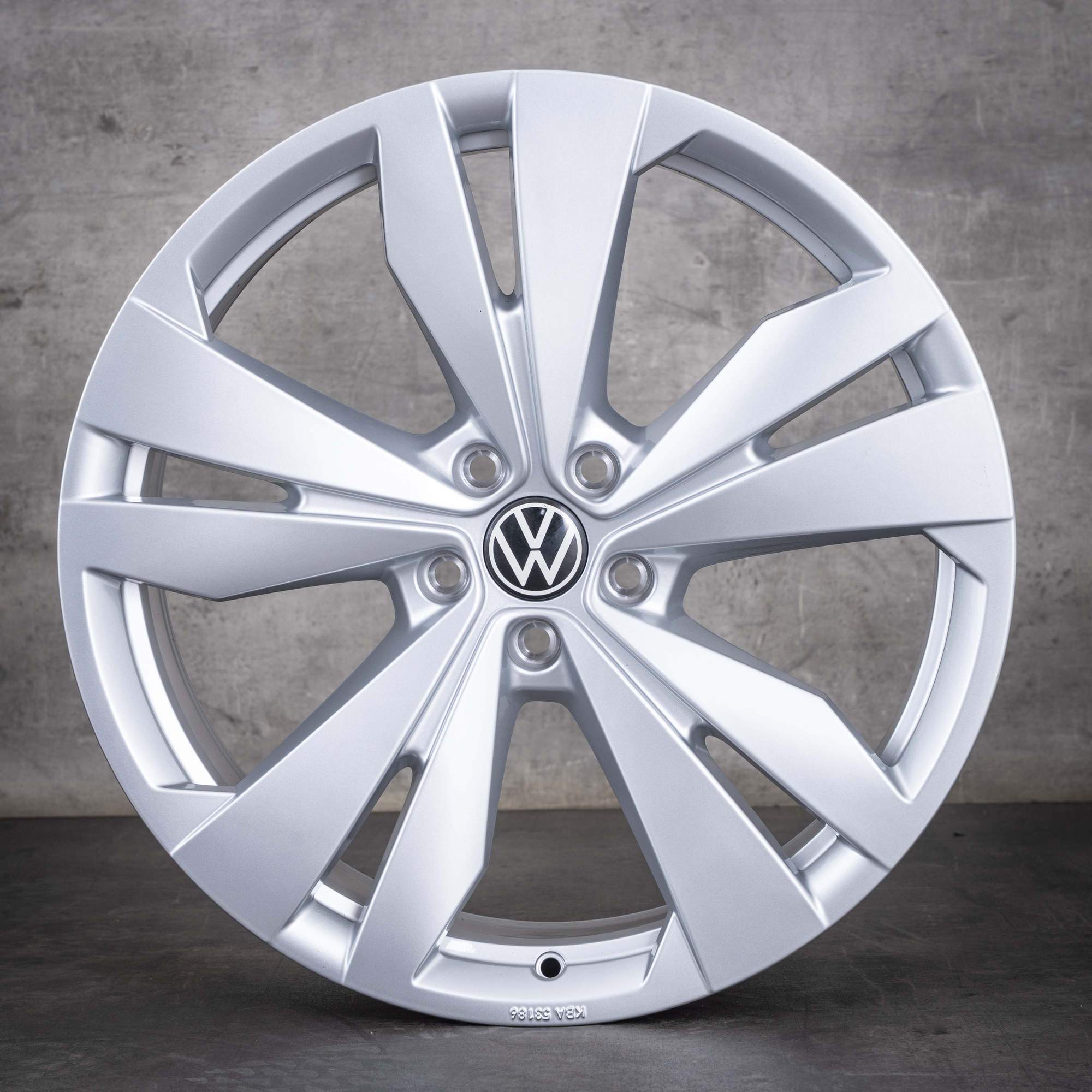 Oryginalne felgi VW ID.4 ID.5 20 cali E2 Loen 11A071490 srebrne NOWE