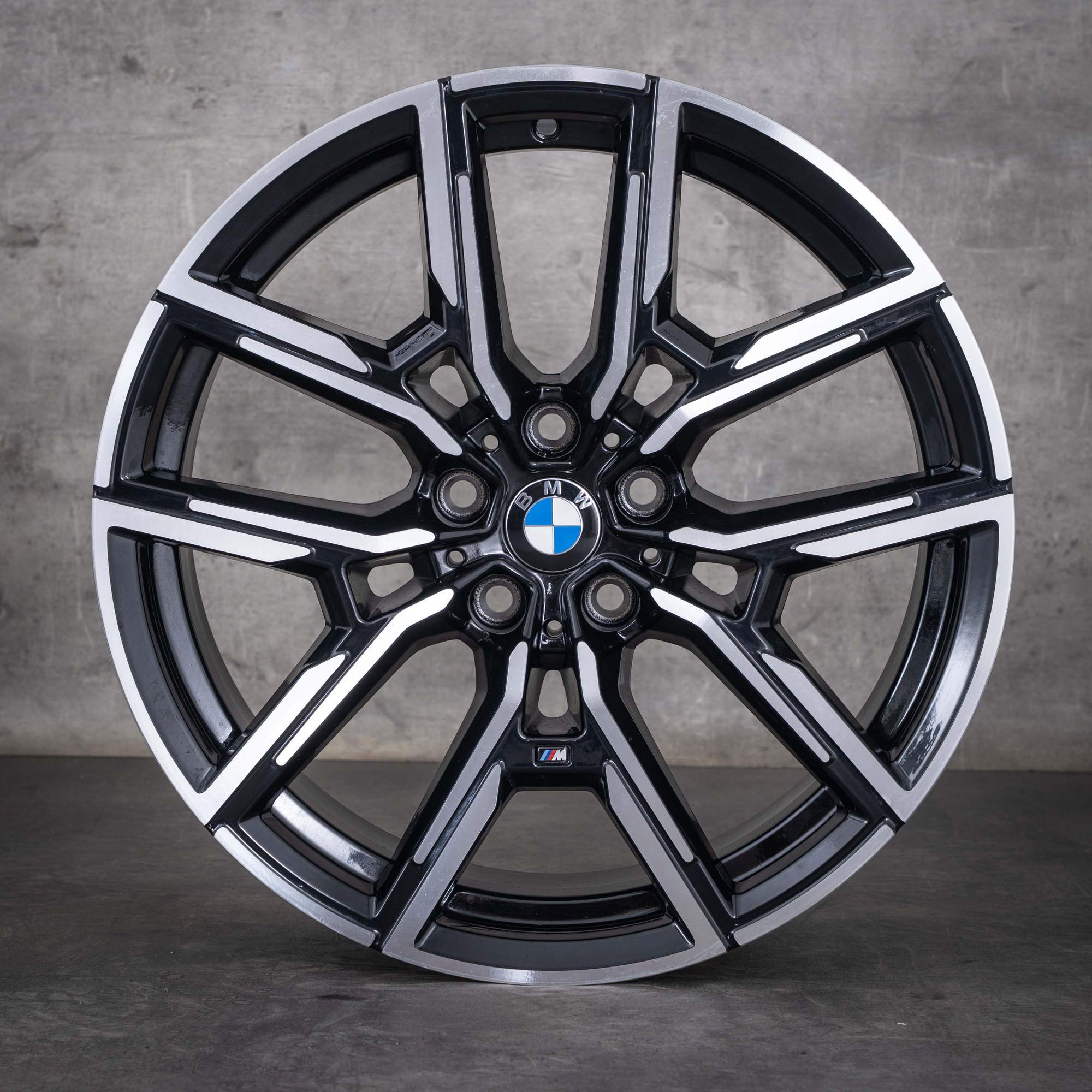 Oryginalne felgi BMW serii 4 i4 19 cali G26 Gran Coupe Styling 859 M 8747304 8747305 czarne, Polerowane na wysoki połysk