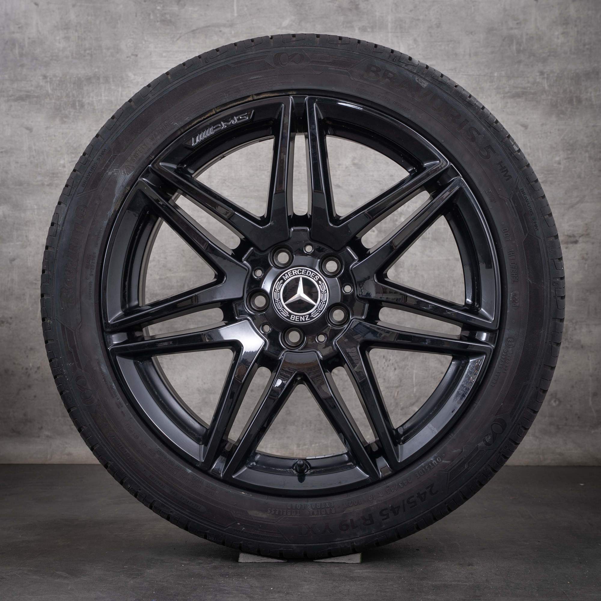 Originální 19palcové disky Mercedes-Benz Třídy V AMG W447 letní kola A4474015100 lesklá černá