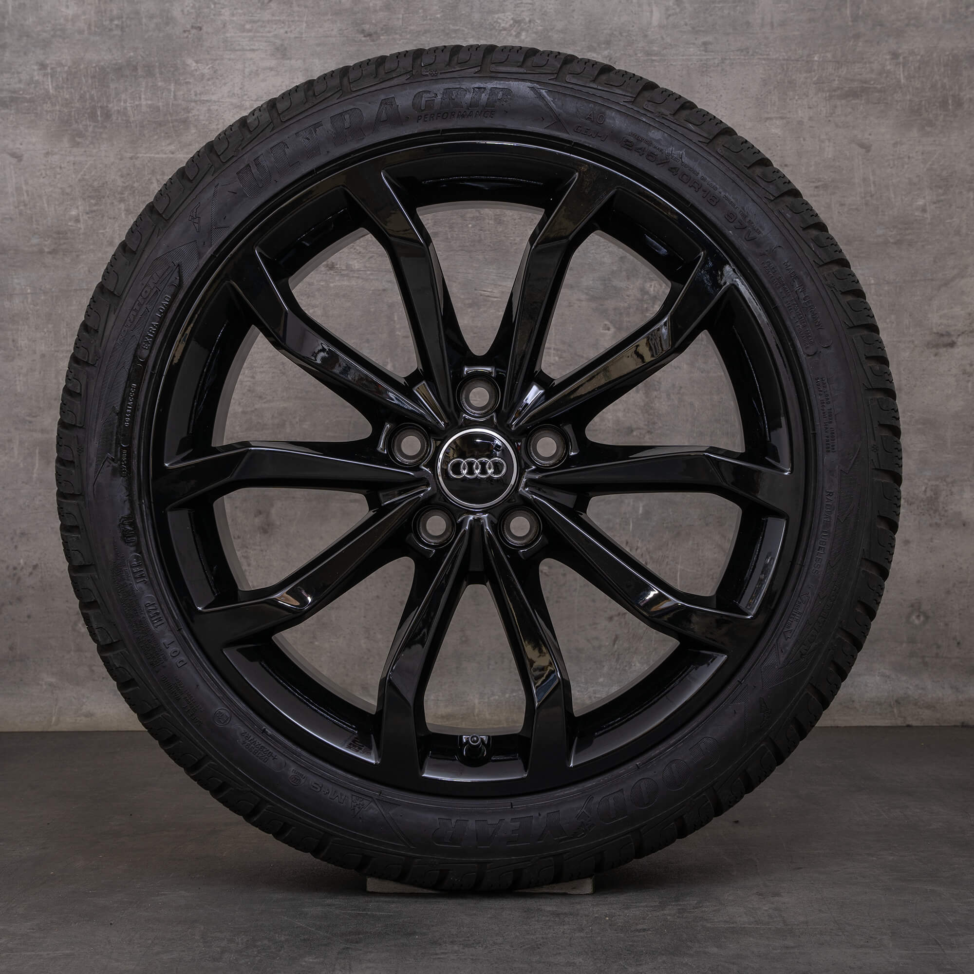Oryginał Audi A4 S4 koła zimowe 18 cali B9 8W felgi 8W0601025H czarne błyszczące