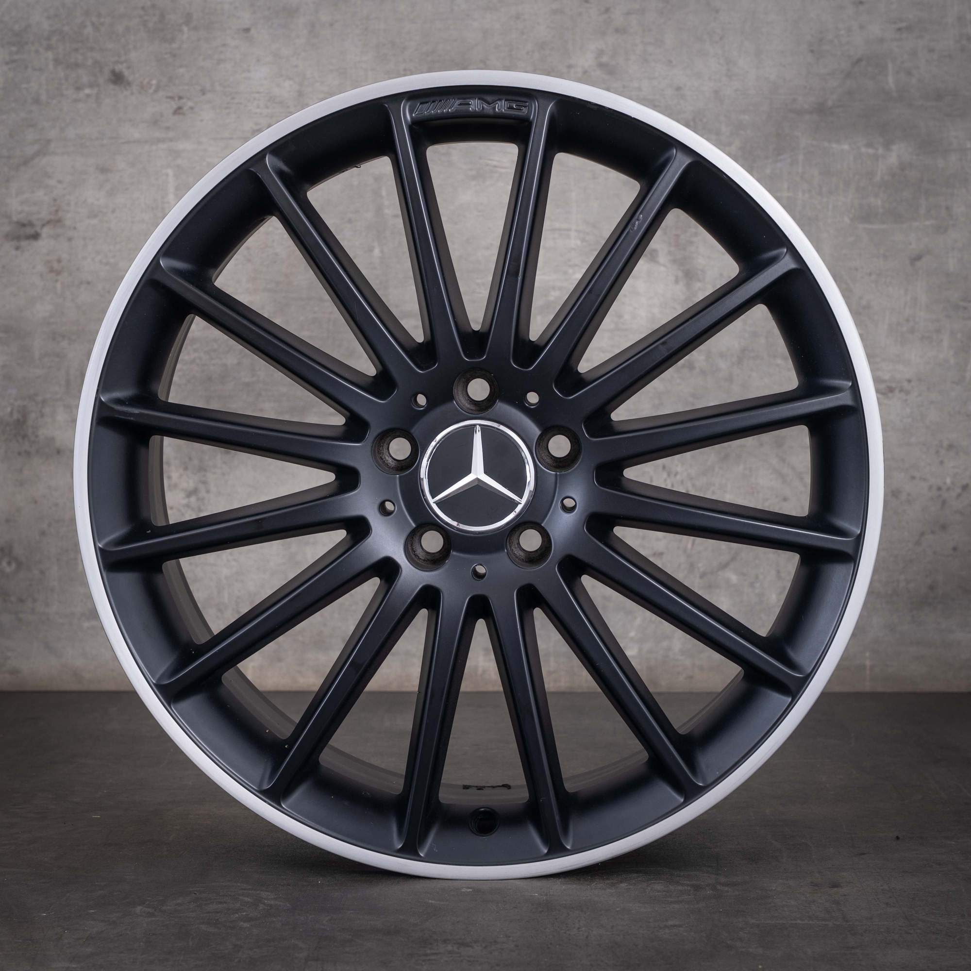Originale Mercedes-Benz A-Klasse A 45 CLA 45 AMG-fælge 19 tommer W176 C117 X117 A1764010502 sort mat med diamond cut-kant