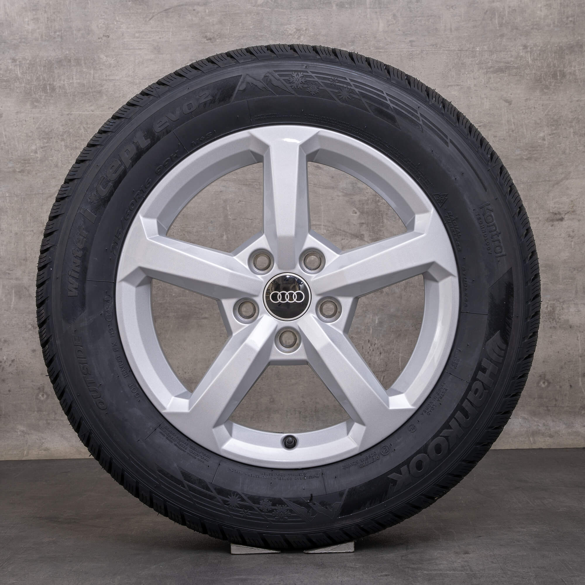 Alkuperäiset Audi Q2 talvirenkaat 16 tuuman GA-vanteet 81A601025 hopea