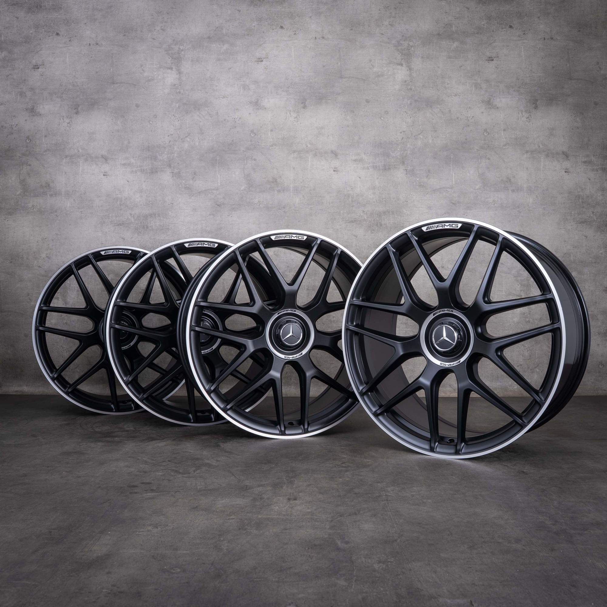Oryginalne felgi Mercedes AMG GLE 53 63 S 22 cale W167 A1674015601 A1674015701 wzór krzyżowych szprych czarne matowe z diamond cut krawędzią NOWE