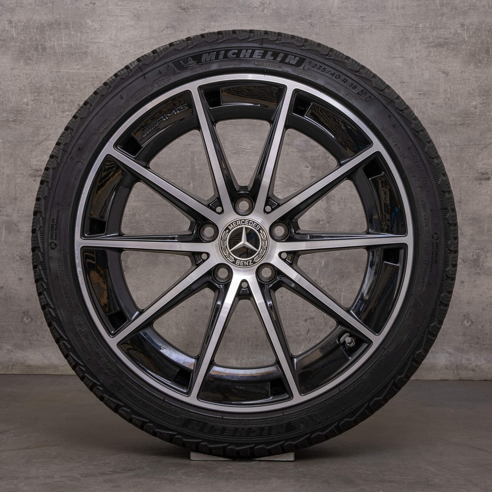 Ekte Mercedes Benz CLA 35 AMG vinterhjul 18-tommers C118 felger A1184010500 svart høyglans dreid