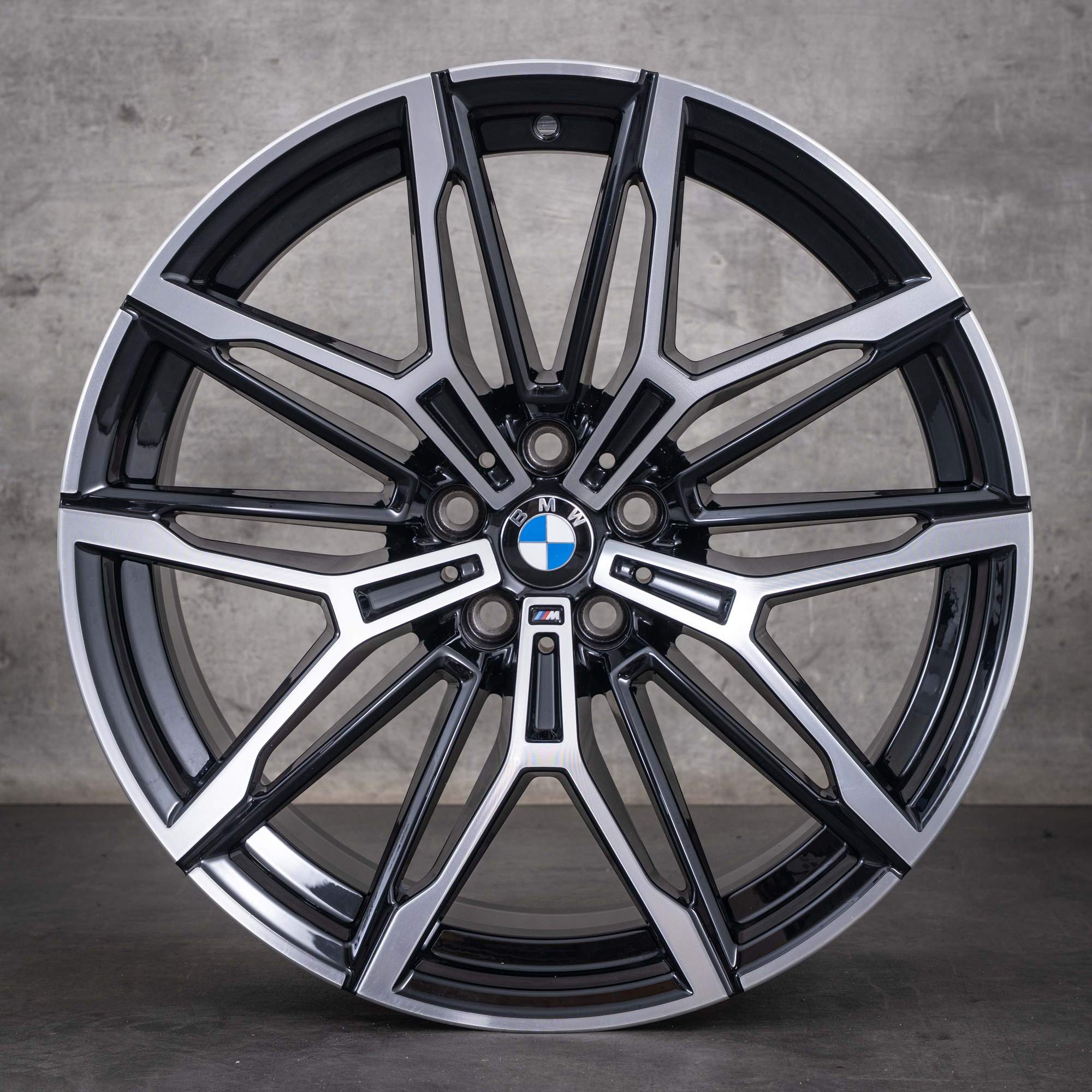 Oryginalne koła zimowe BMW M2 M3 M4 19 20 cali G87 G80 G81 G82 G83 felgi stylizowane 930 M nr kat 7882869 7882870 czarne z efektem diamond cut NOWE