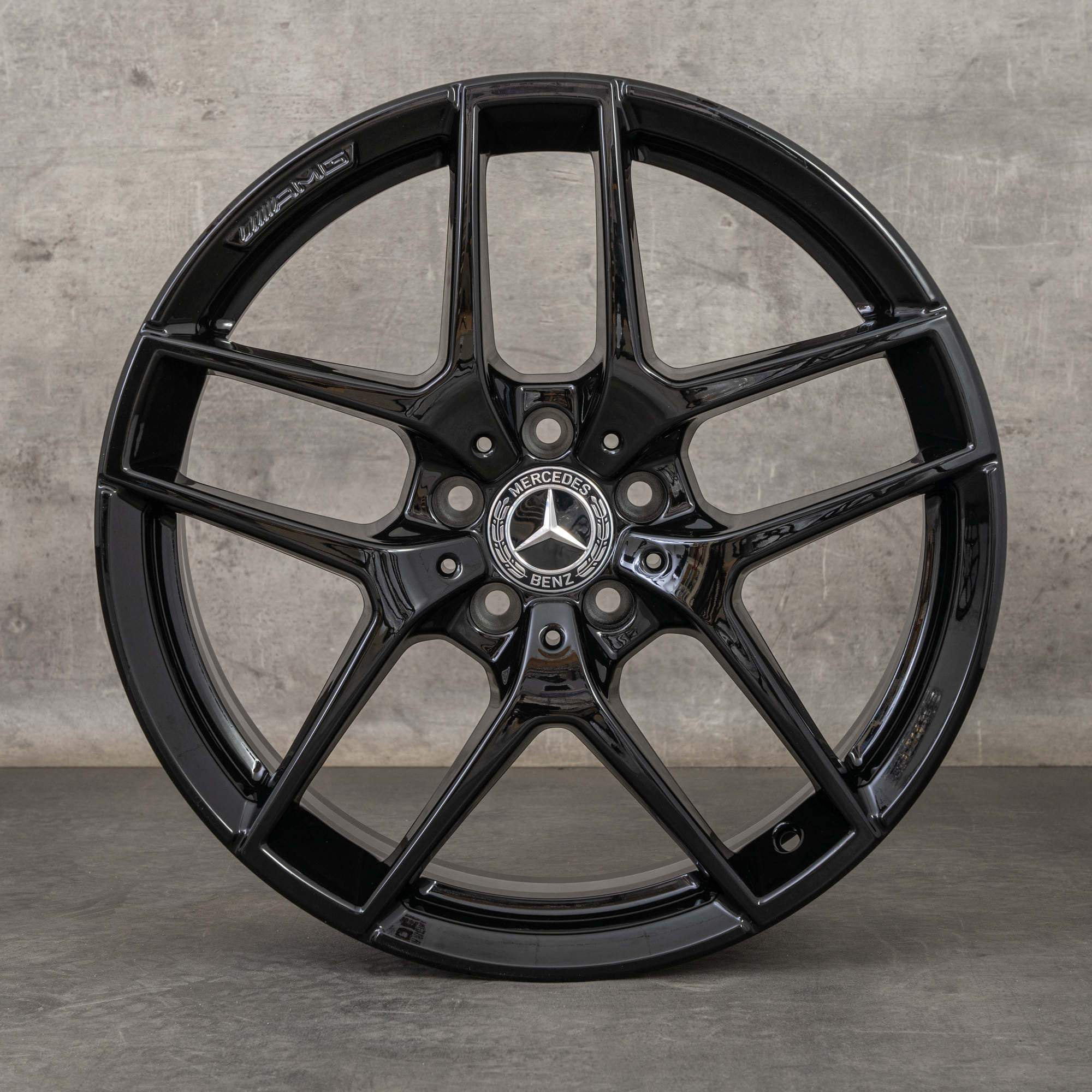 Alkuperäiset Mercedes Benz GLA & 45 AMG vanteet 19 tuuman X156 A1564010700 musta kiiltävä