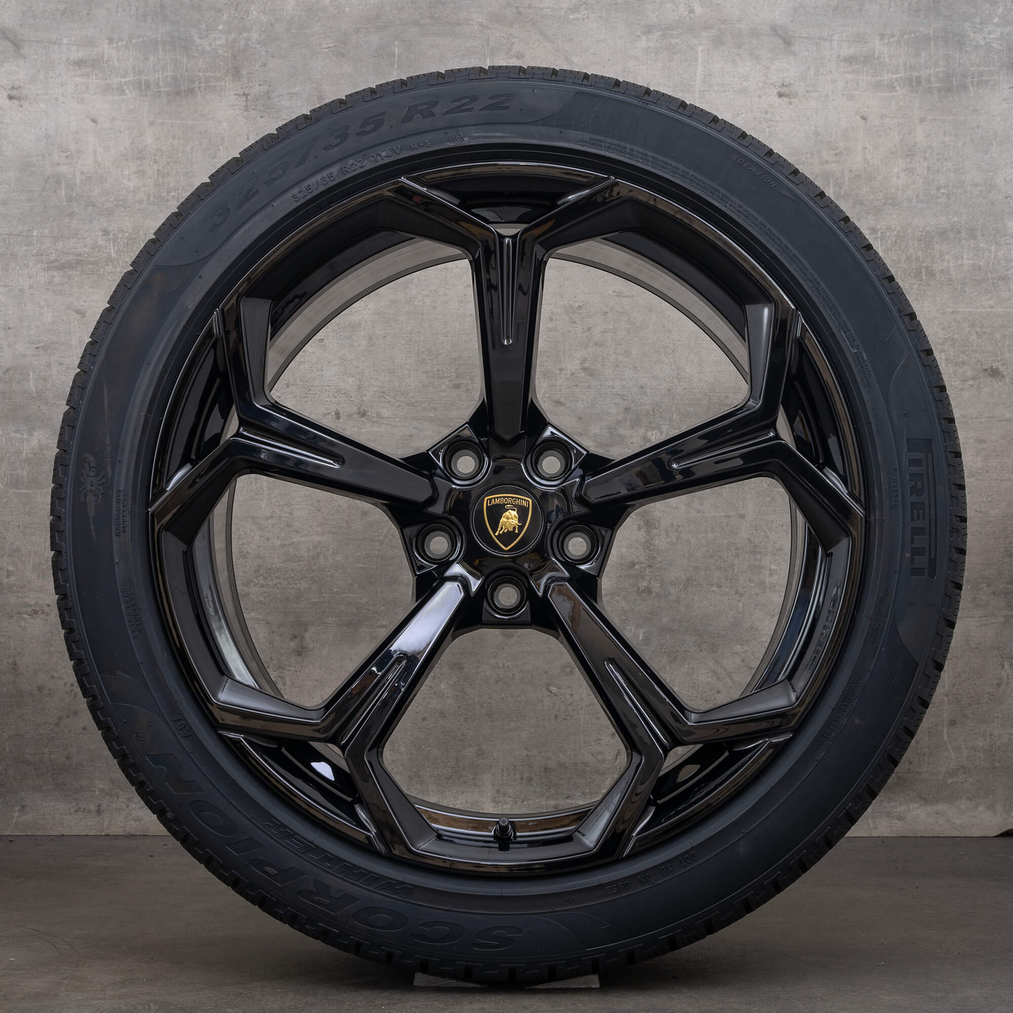 Oryginalne koła zimowe do Lamborghini Urus felgi 22 cale 4ML601025P 4ML601025Q wzór plastra miodu czarny połysk