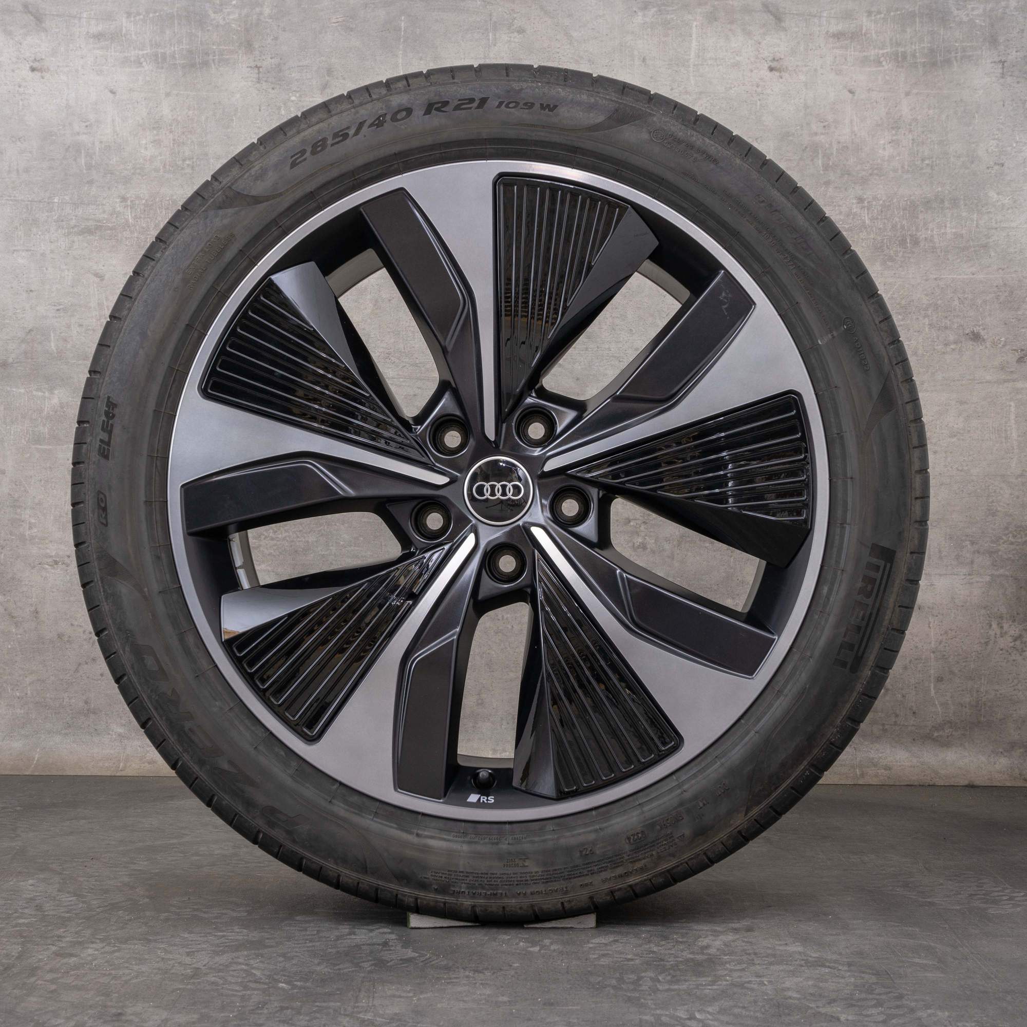 Original Audi Q6 SQ6 e tron GF Felgen 21 Zoll Sommerreifen 85H601025AQ 85H601025AR schwarz matt glanzgedreht