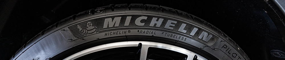 Premiumreifen von Michelin Michelin-Reifen auf einer BMW-Felge