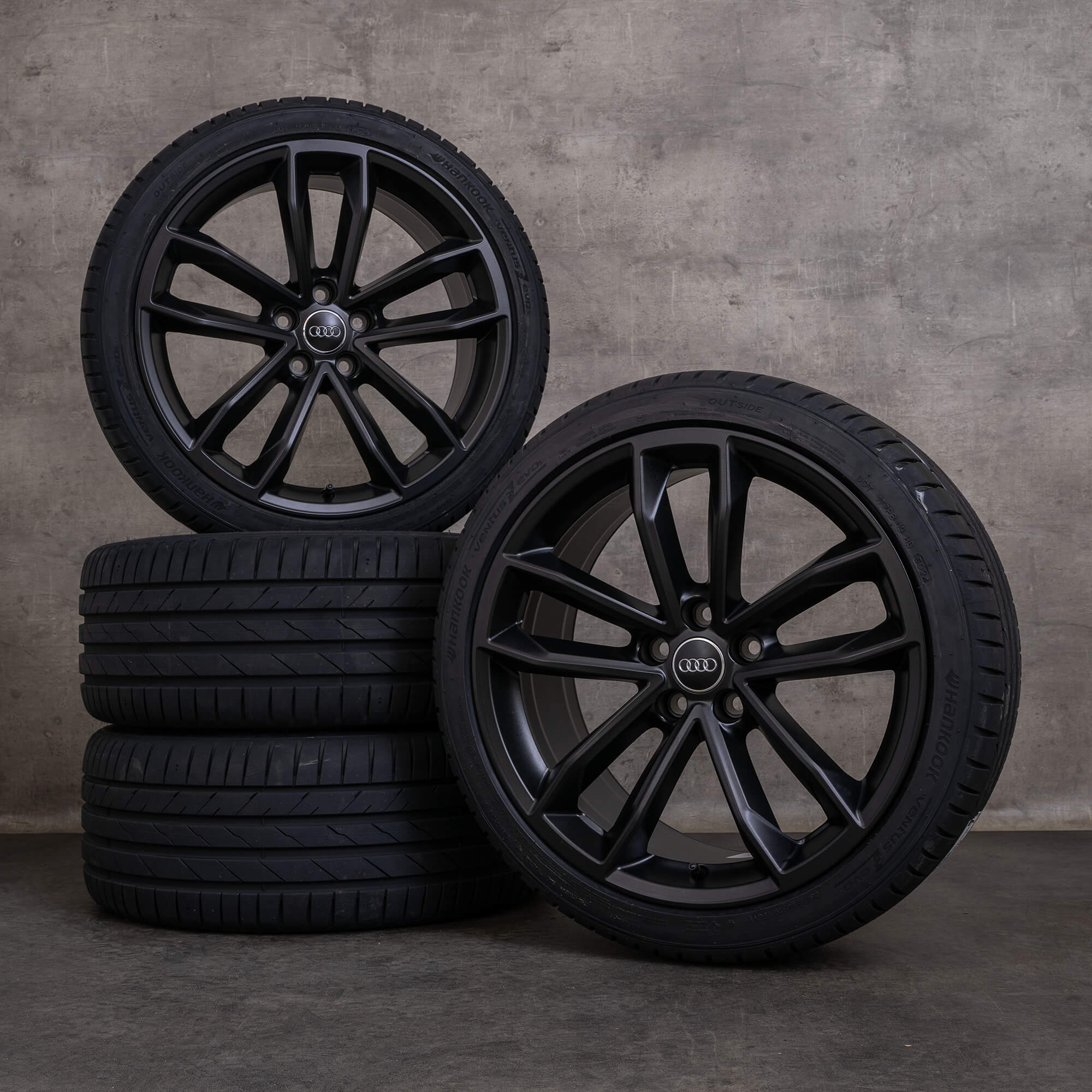Alkuperäiset Audi A5 S5 talvirenkaat 19 tuuman F5 8W B9 vanteet 8W0601025DF Cavo Design musta matta