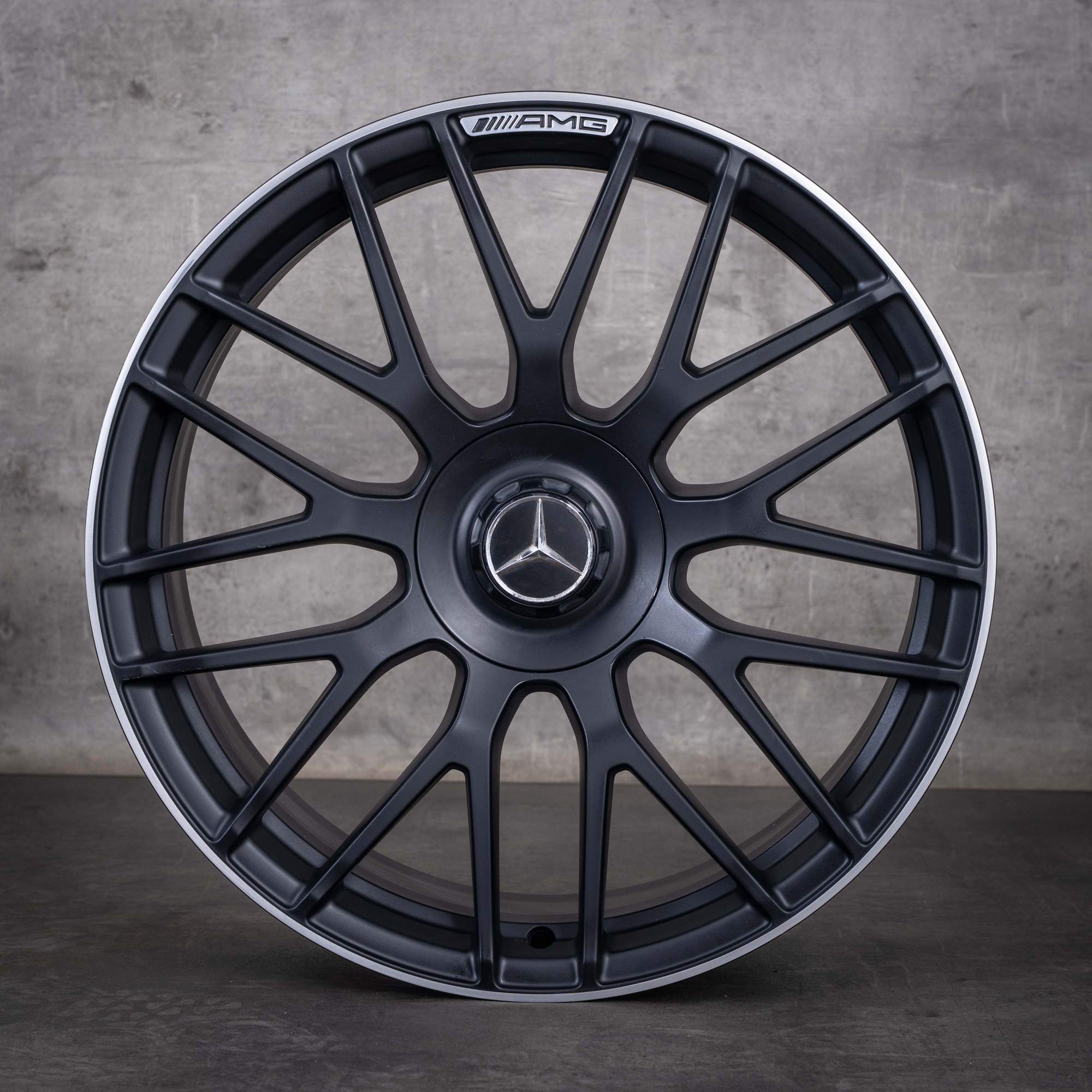 Alkuperäiset Mercedes-Benz C-sarjan C63 S AMG -vanteet 19 tuumaa W205 S205 A2054011700 A2054011800 mattamusta diamond cut