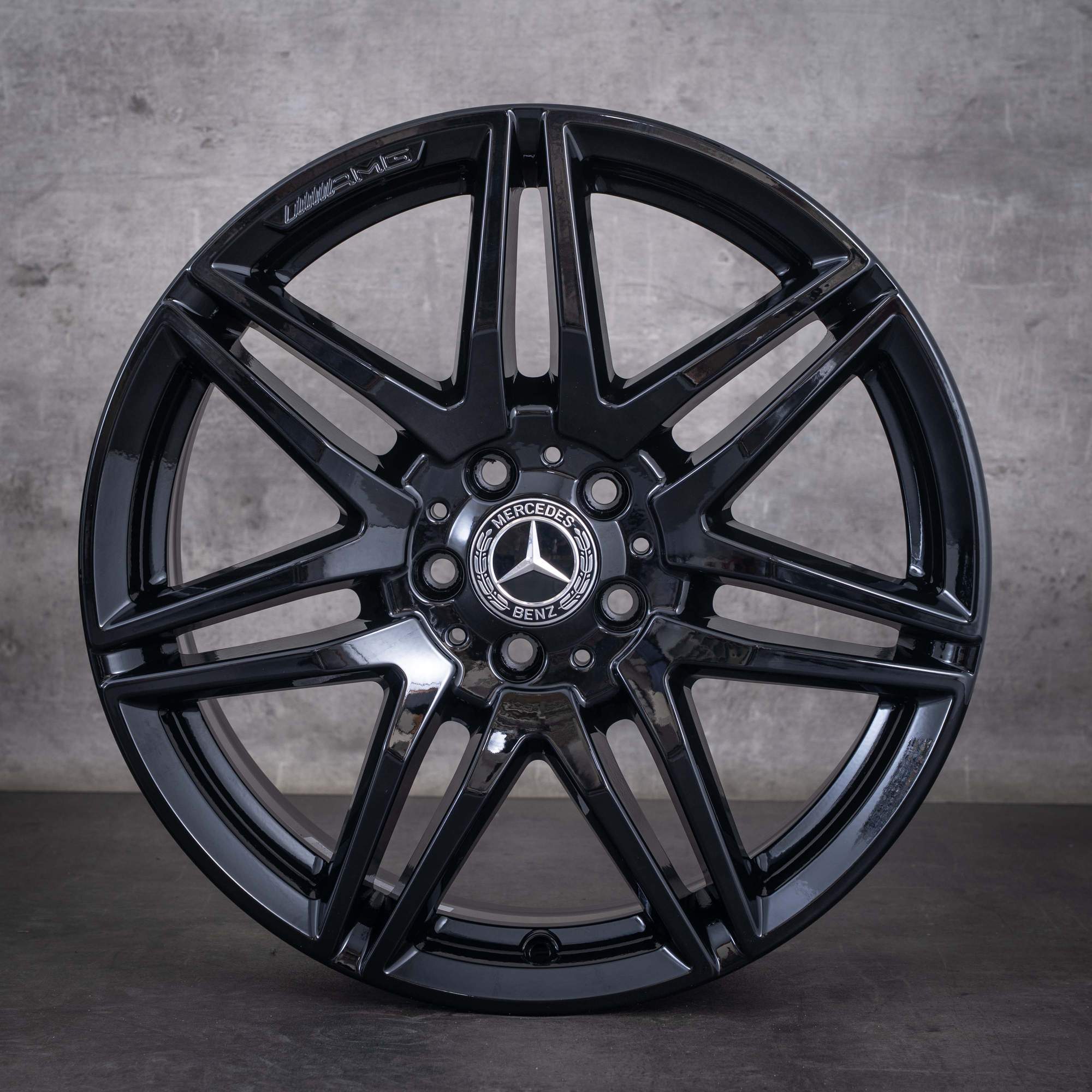 Jantes d'origine Mercedes-Benz Classe V AMG 19 pouces W447 A4474015100 noir brillant NEUVES - jante 1 sur 4