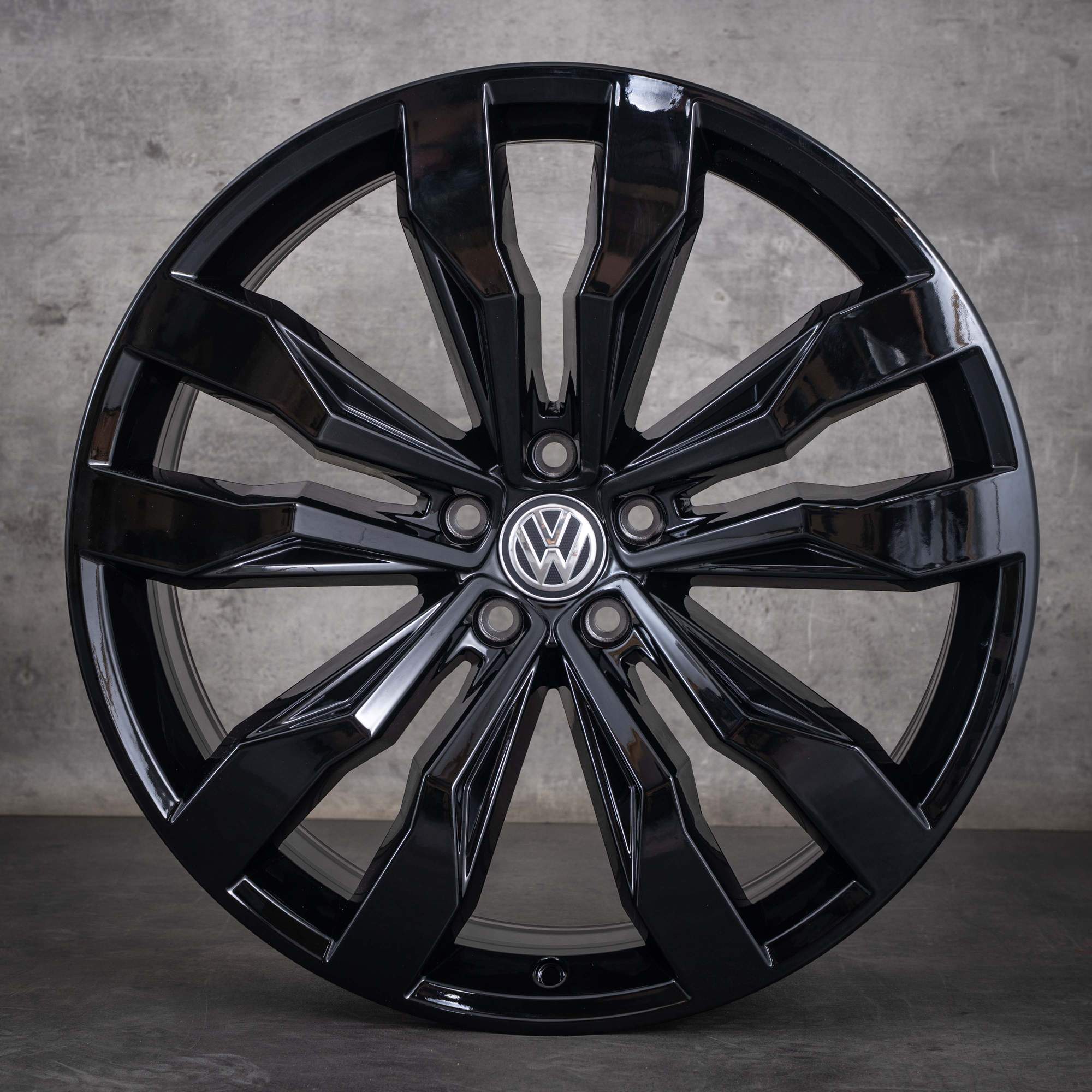 Aito VW Atlas Talagon Tavebdor Teramont vanteet 21 tuuman Suzuka musta kiiltävä