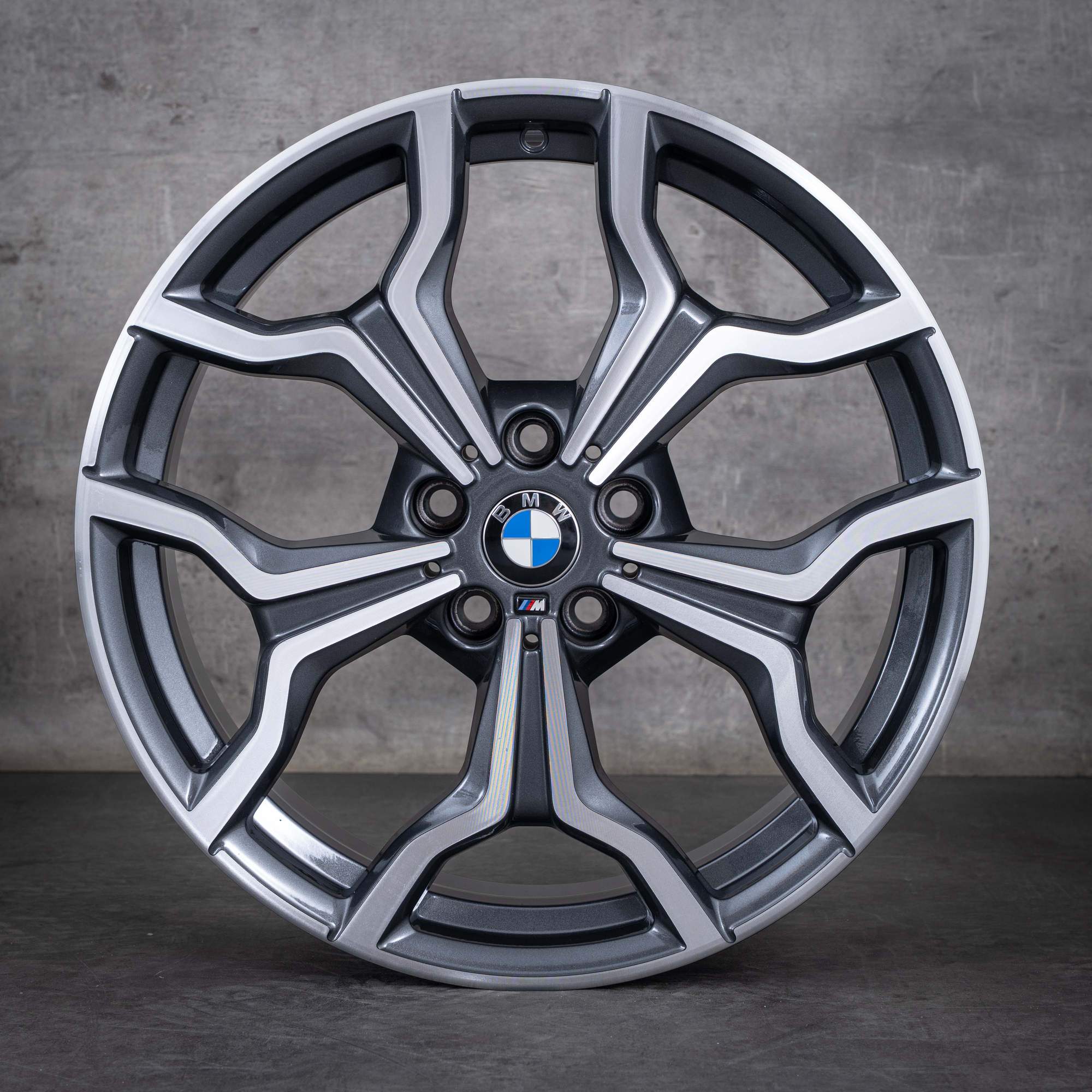 Oryginalne felgi BMW X1 X2 19 cali F39 F48 Styling 722 M 8009759 orbit grey glossy turned