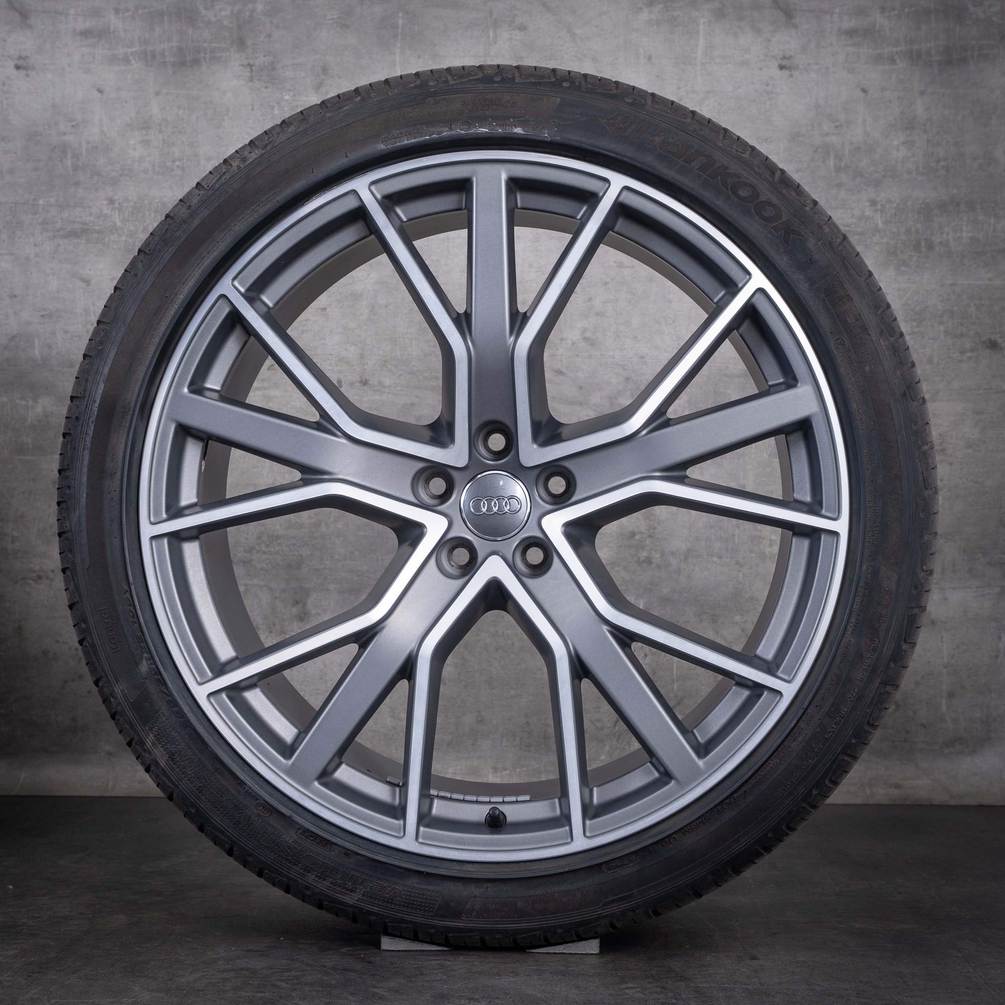 Oryginalne felgi Audi Q7 SQ7 22 cale 4M – opony letnie 4M0601025AG tytan matowy z efektem diamond cut