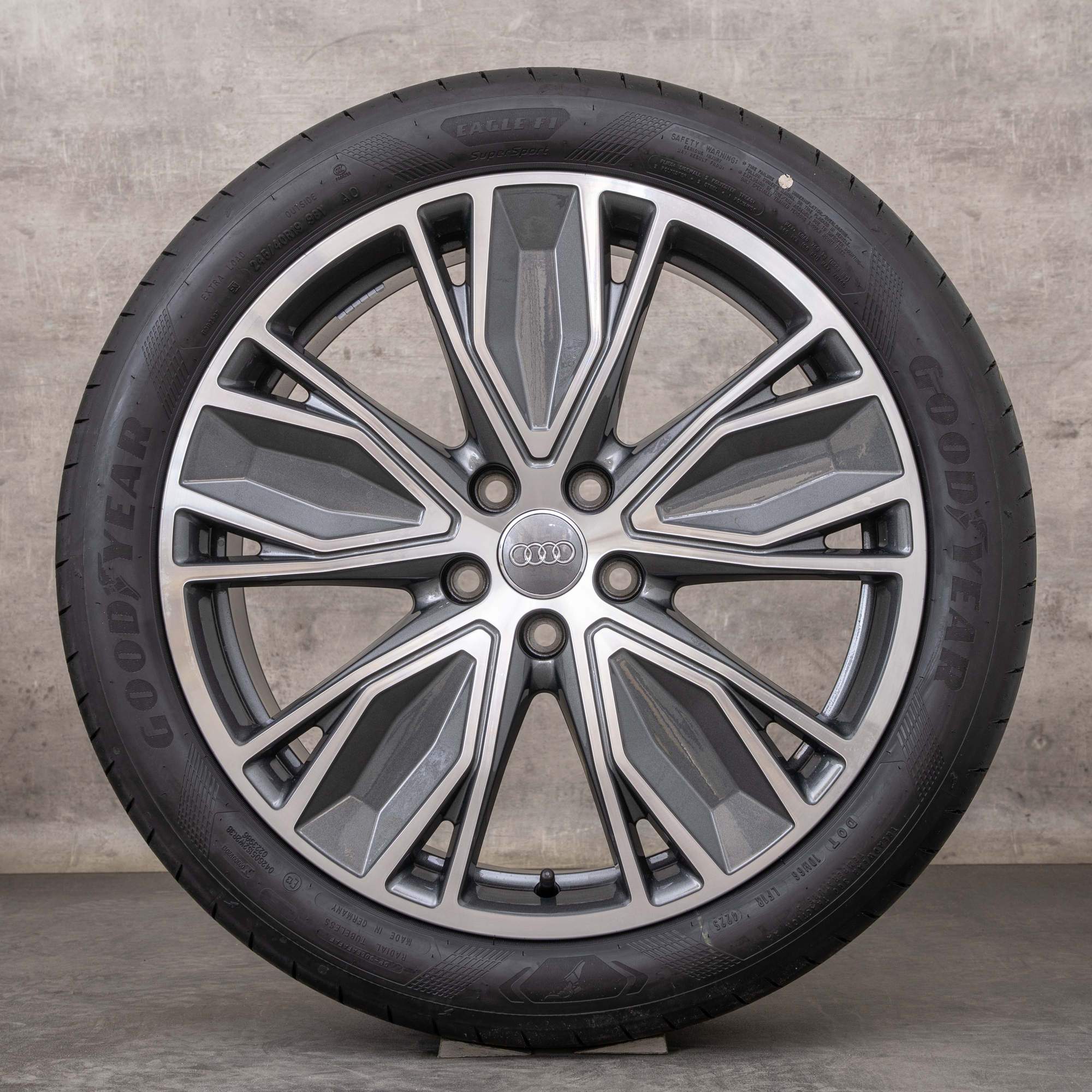 Alkuperäiset Audi A5 S5 vanteet 19 tuuman B10 kesäpyörät 8B3601025AT grafiitinharmaat kiillotetut