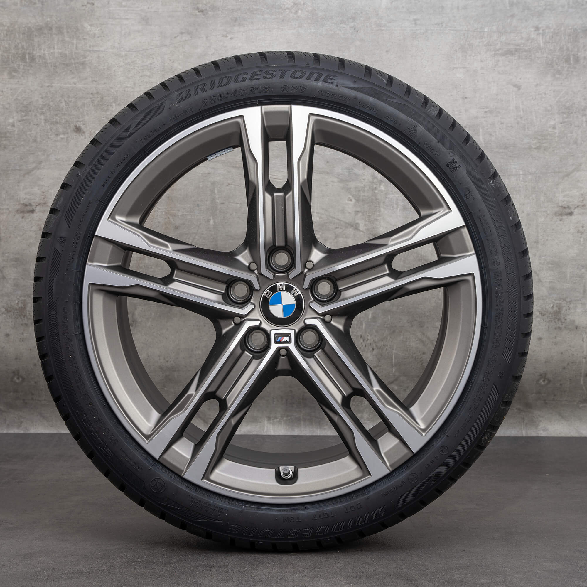 Oryginalne BMW serii 1 2 koła zimowe 18 cali F40 F44 Gran Coupé felgi stylizacja 556 M 8053524 cerium szary Polerowane NOWOŚĆ