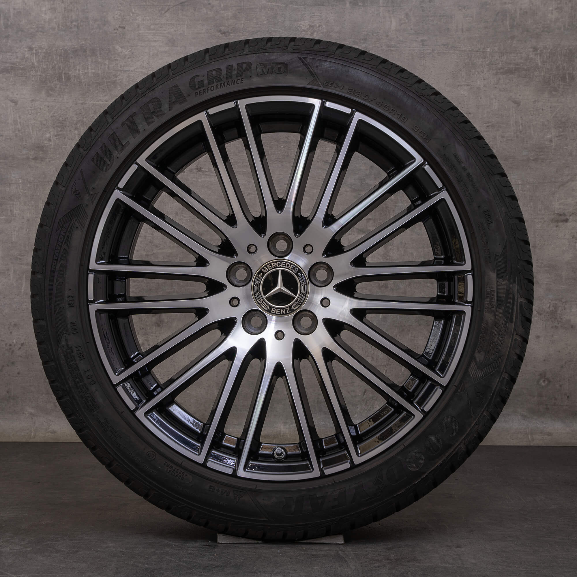 Alkuperäiset Mercedes Benz C-sarjan talvirenkaat 18 tuuman W206 S206 vanteet A2064014900 musta kiillotettu