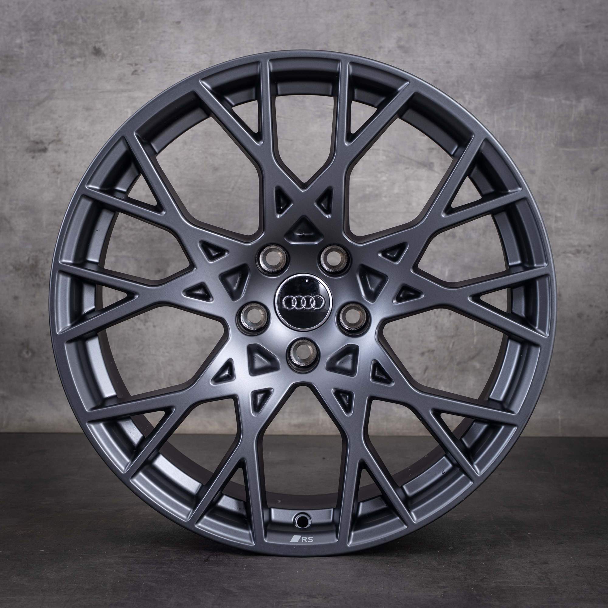 Alkuperäiset Audi RS3 -vanteet 19 tuumaa 8Y 8Y0601025CK 8Y0601025CL graniittiharmaa silkkimatta UUDET