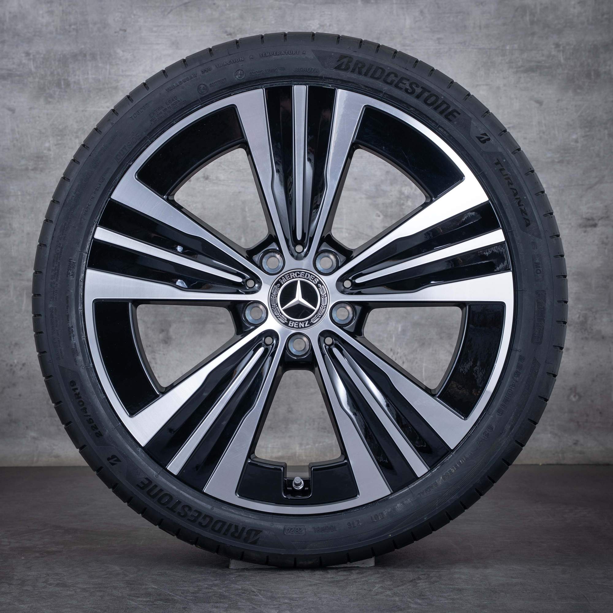 Oryginał Mercedes Benz CLA felgi 19 cali C174 koła letnie A1744010600 A174010800 czarne Polerowane